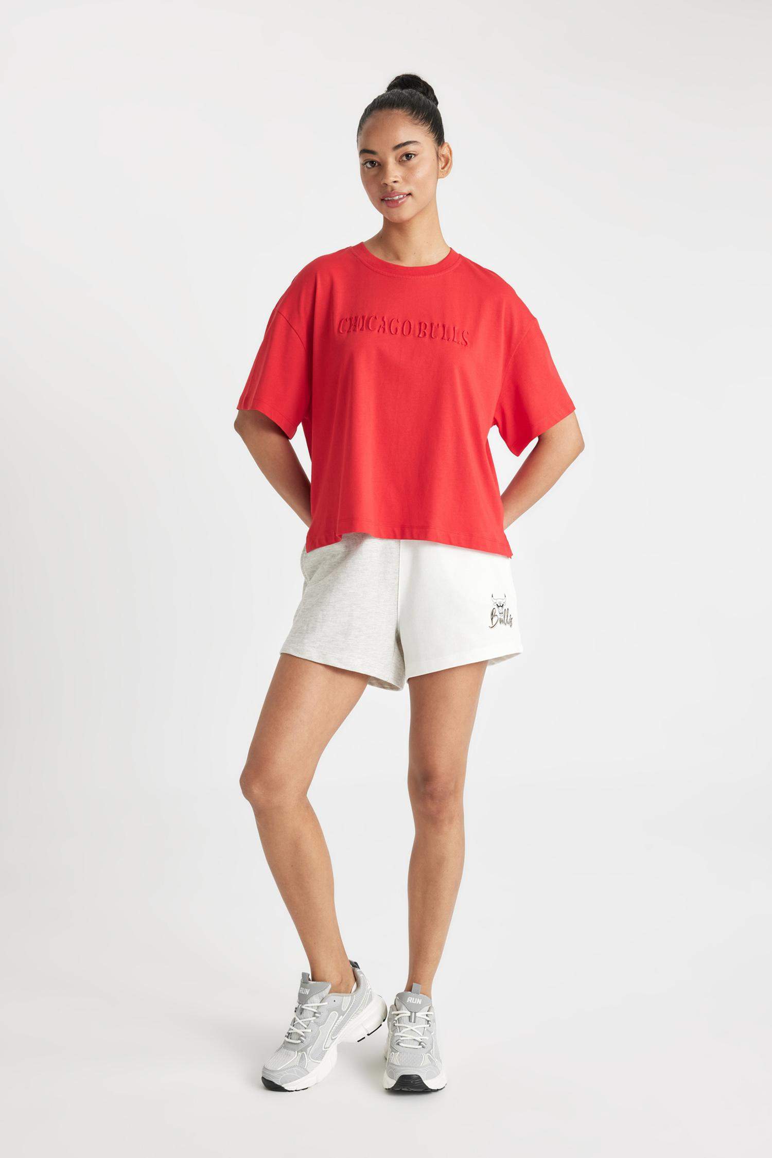 شورت قصير من شيكاغو بولز