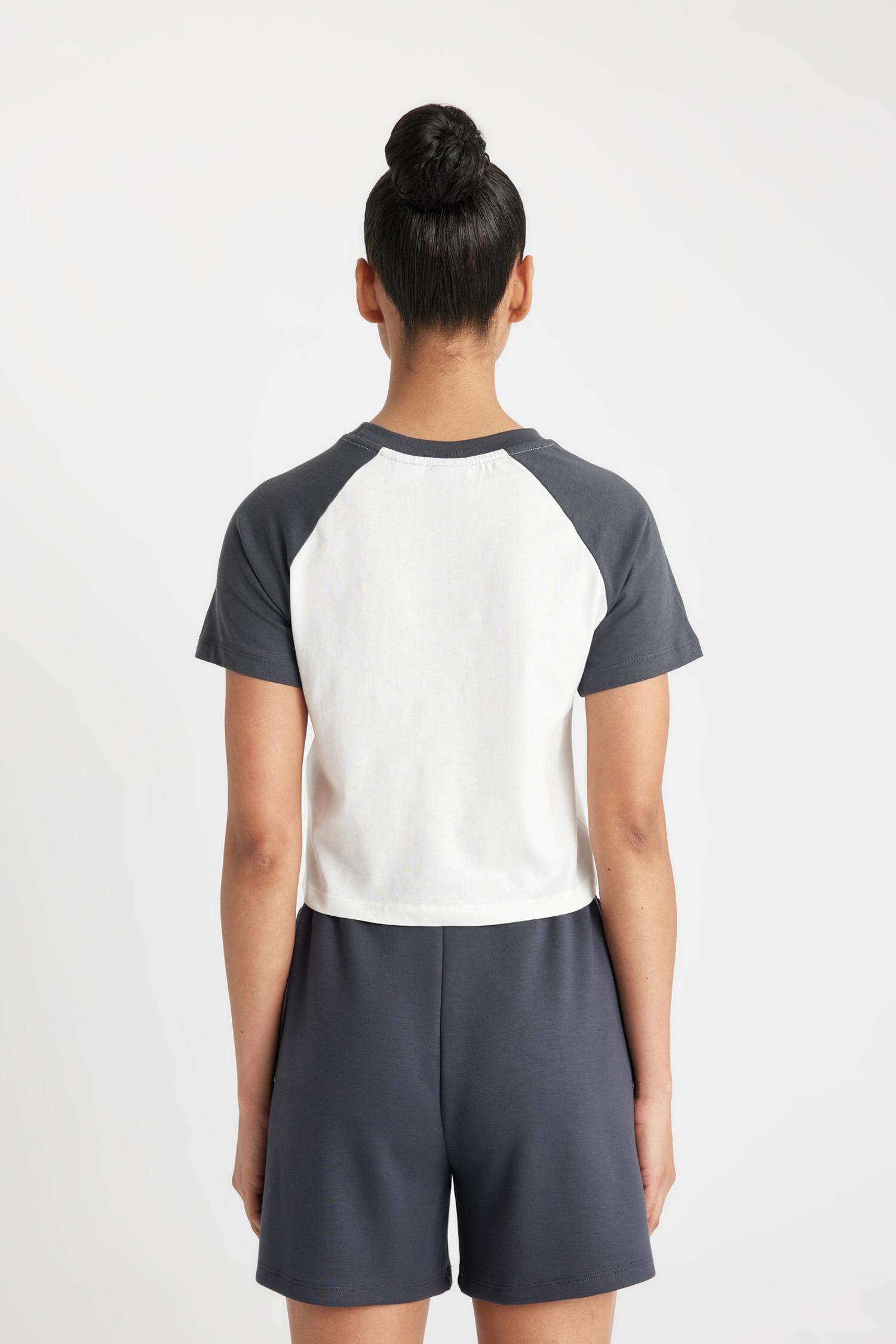 DeFactoFit NBA Milwaukee Bucks Crew Neck T-Shirt