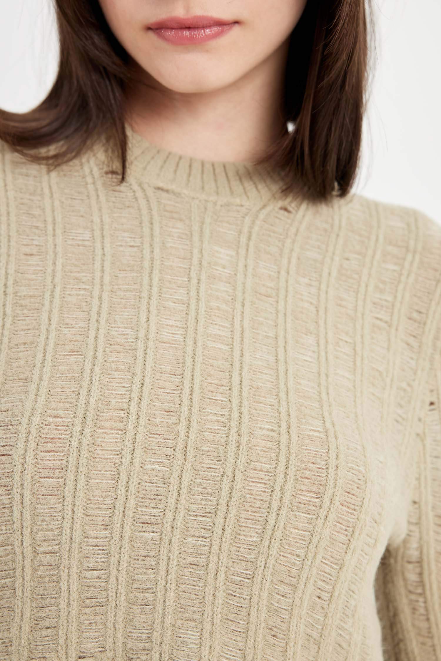 Regular Fit Crop Bisiklet Yaka Örgü Delikli Triko Kazak