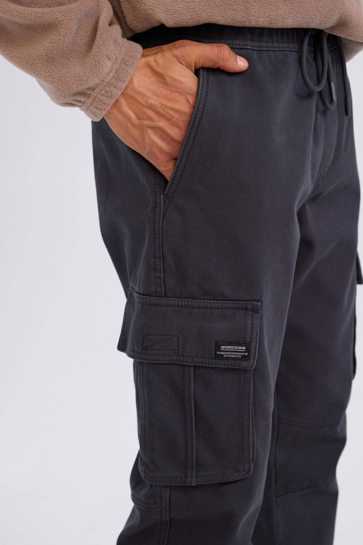 Джоггеры с карманами стандартного кроя