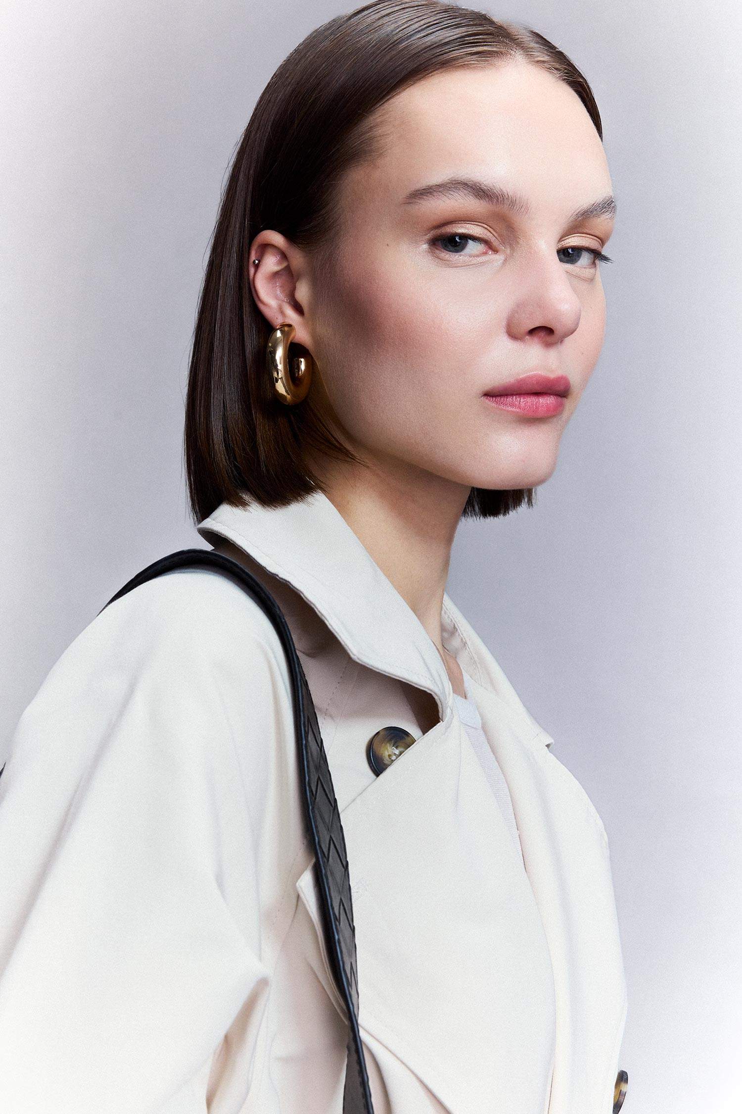 Woman Hoop Gold Earrings