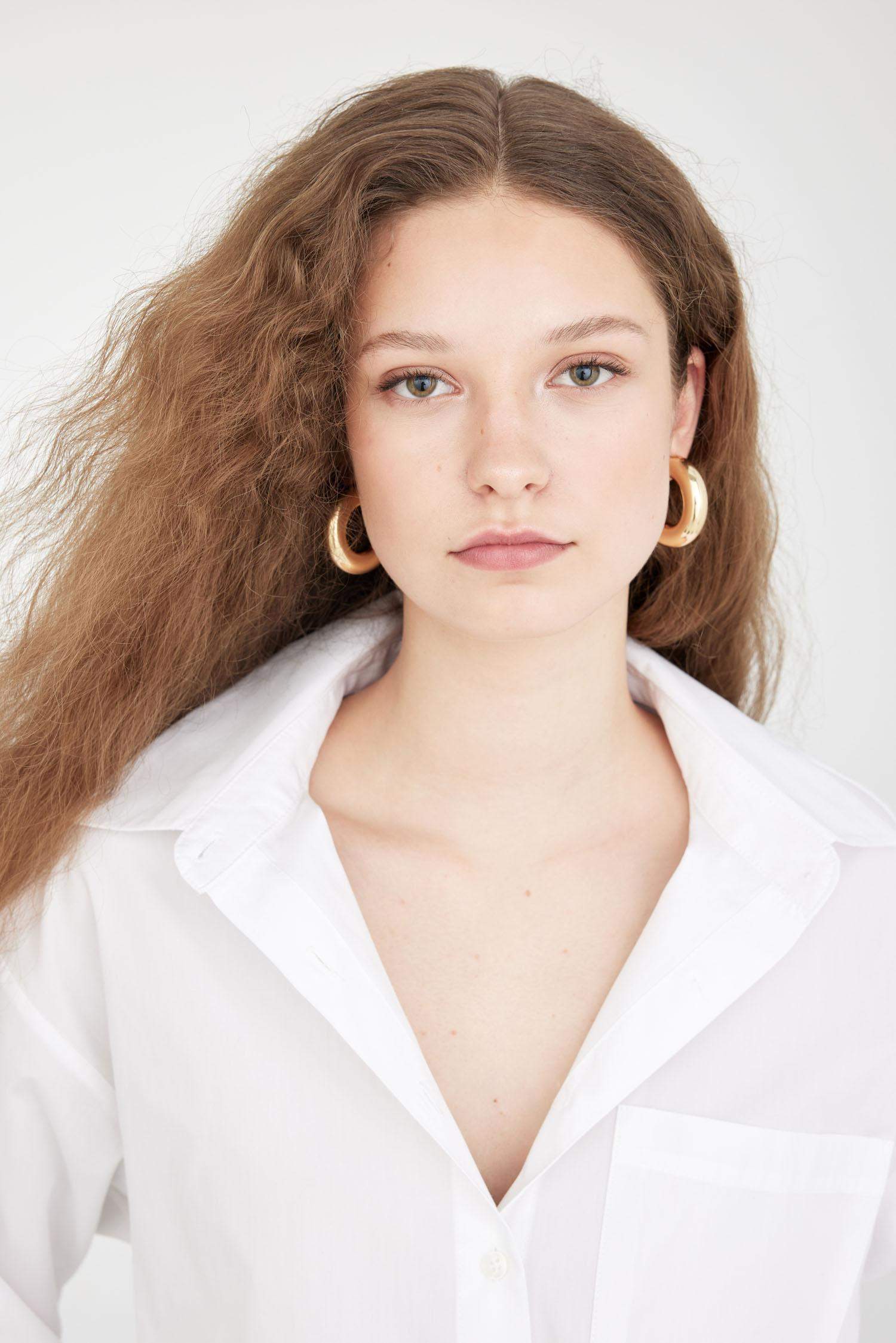 Woman Hoop Gold Earrings