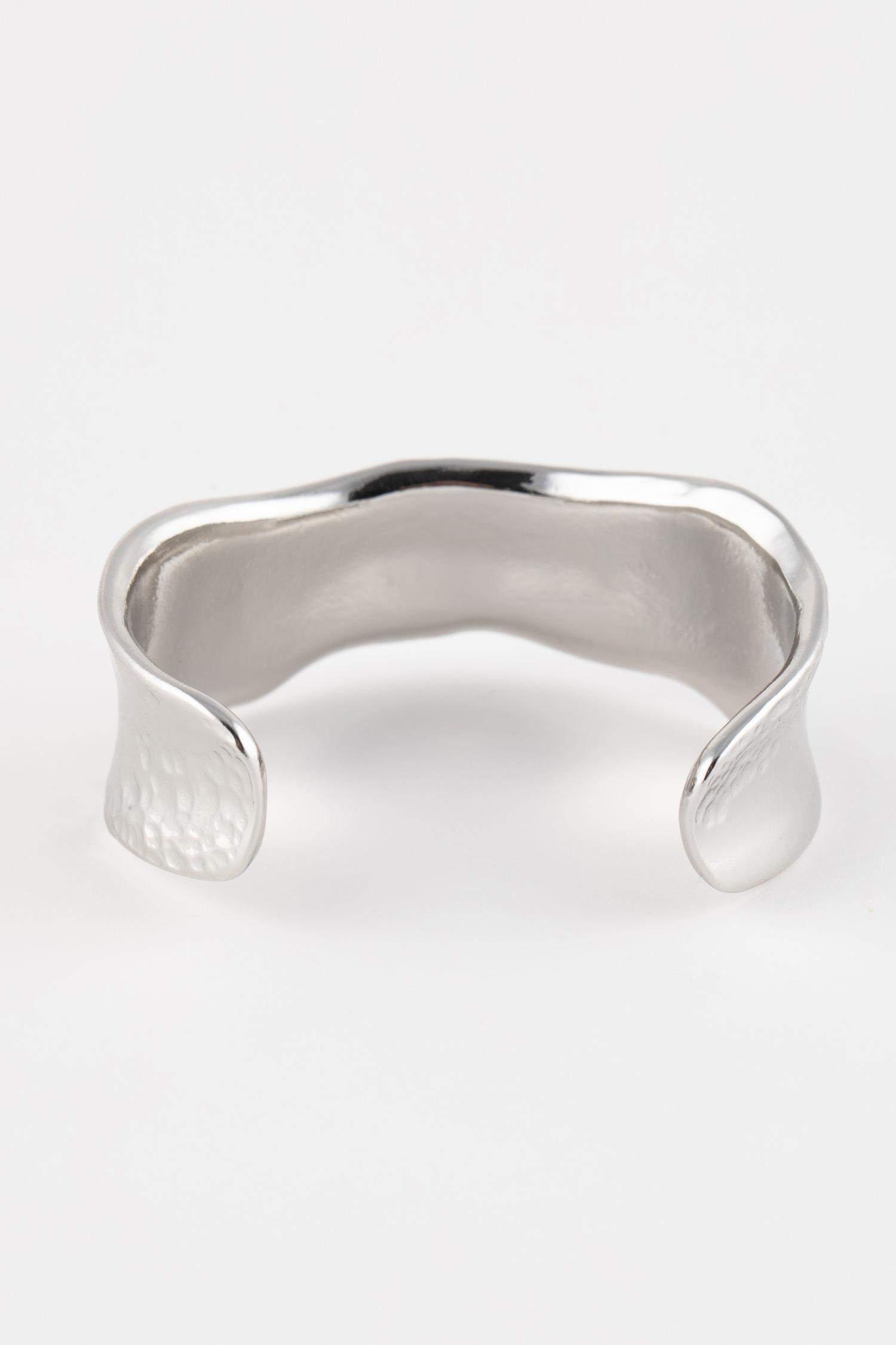 سوار نسائي فضي