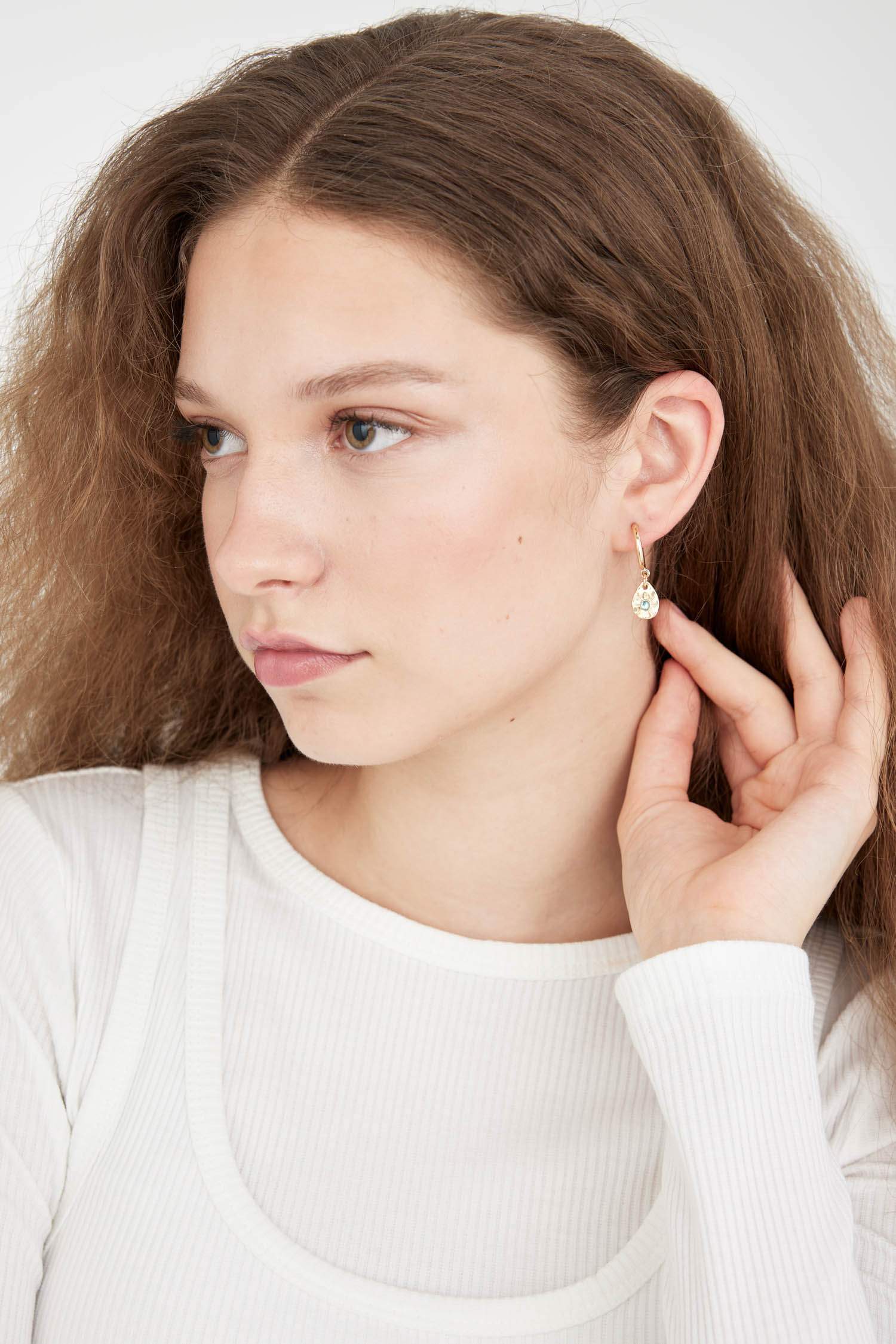 حلق حريمي ذهبي بحجر - 6 قطع