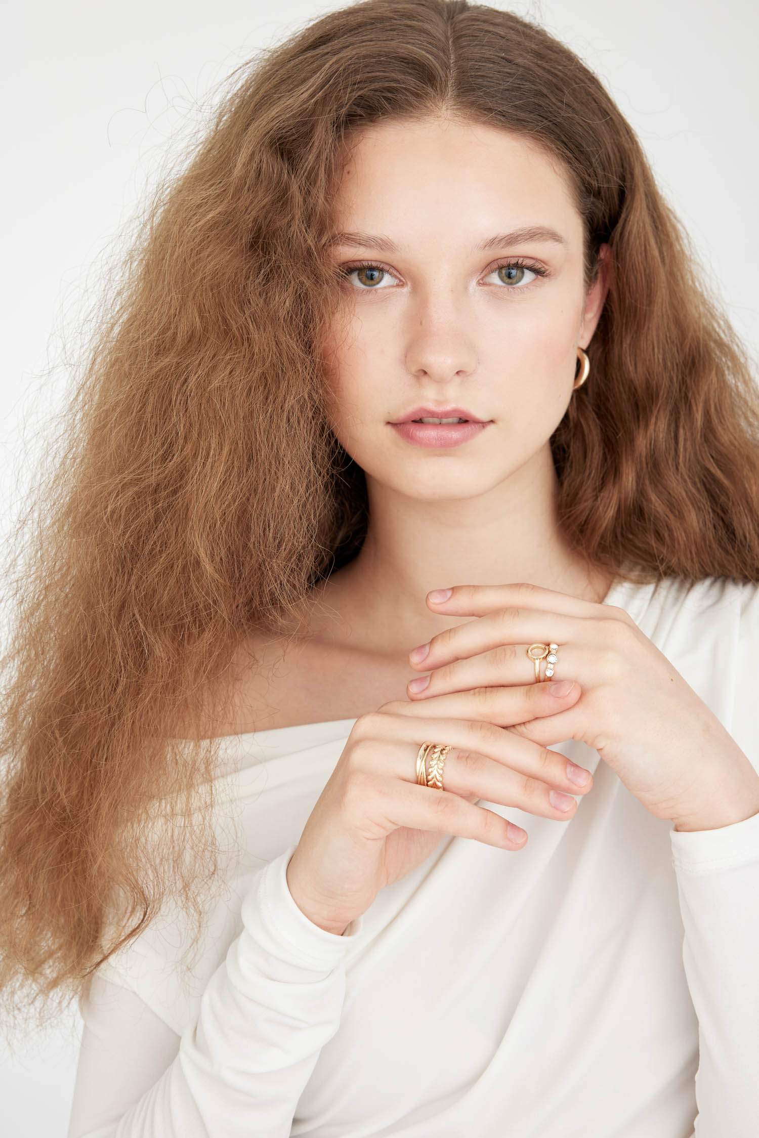 خاتم حريمي ذهبي بحجر - 6 قطع