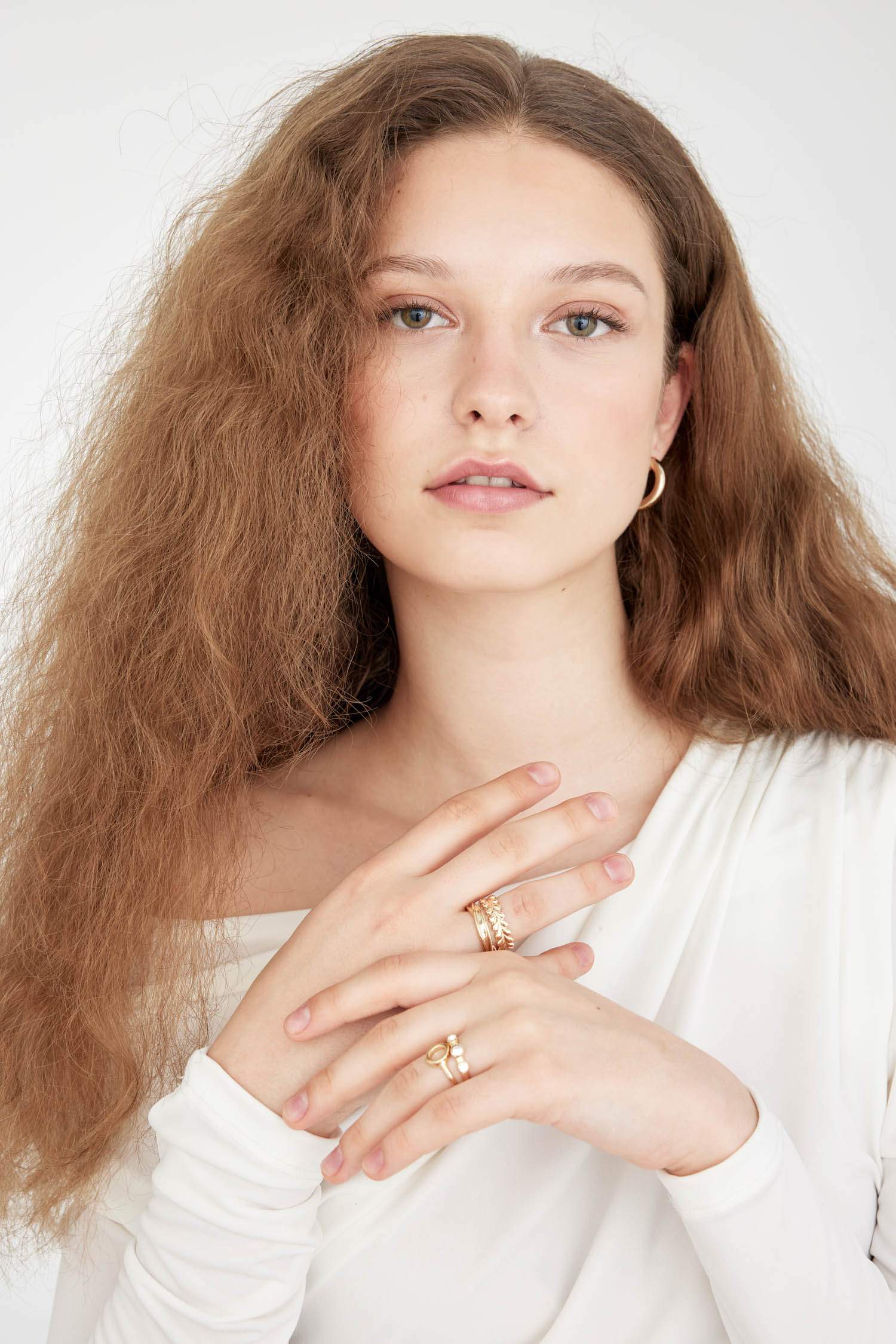 خاتم حريمي ذهبي بحجر - 6 قطع