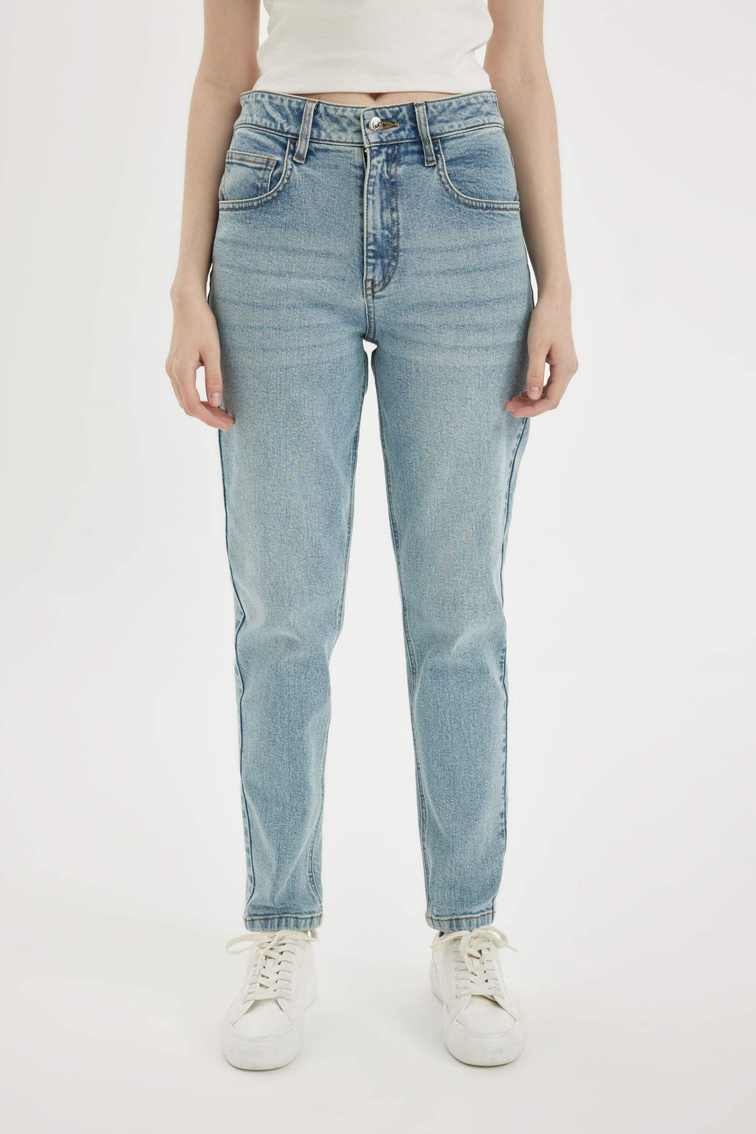 بنطلون جينز كومفرت موم فيت بخصر عالي