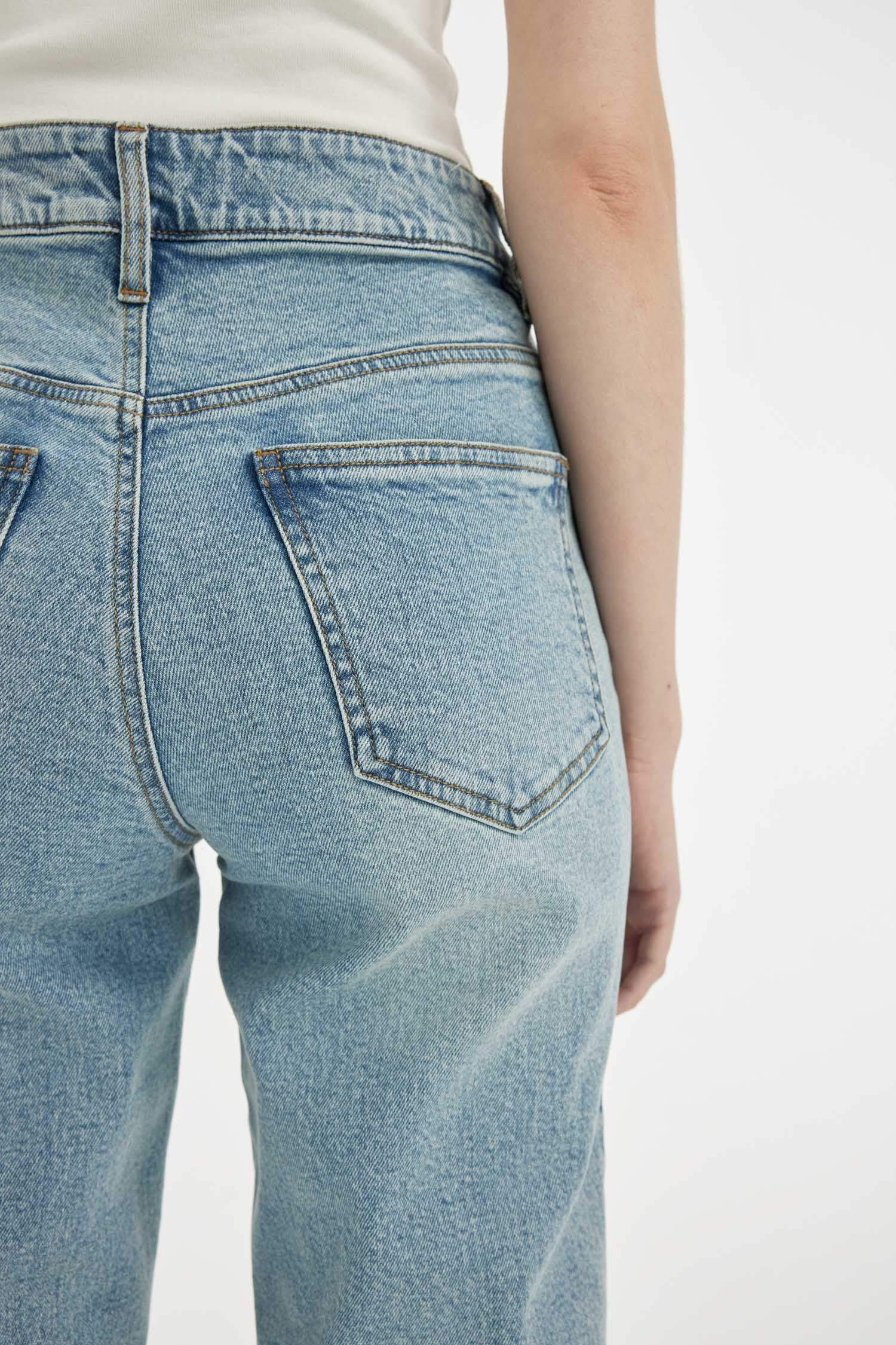 بنطلون جينز كومفرت موم فيت بخصر عالي