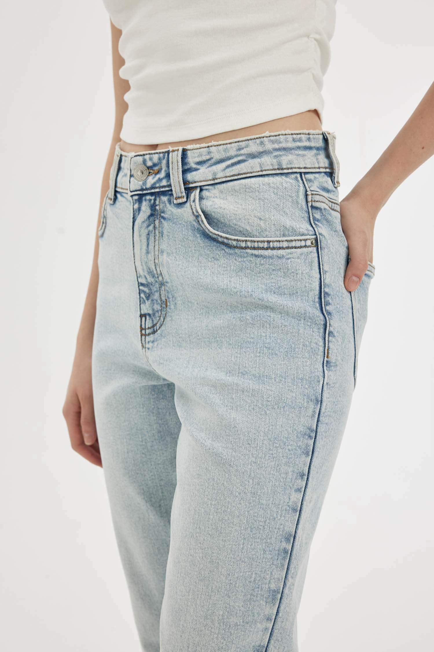 سروال جينز قصة مستقيمة بخصر عالي