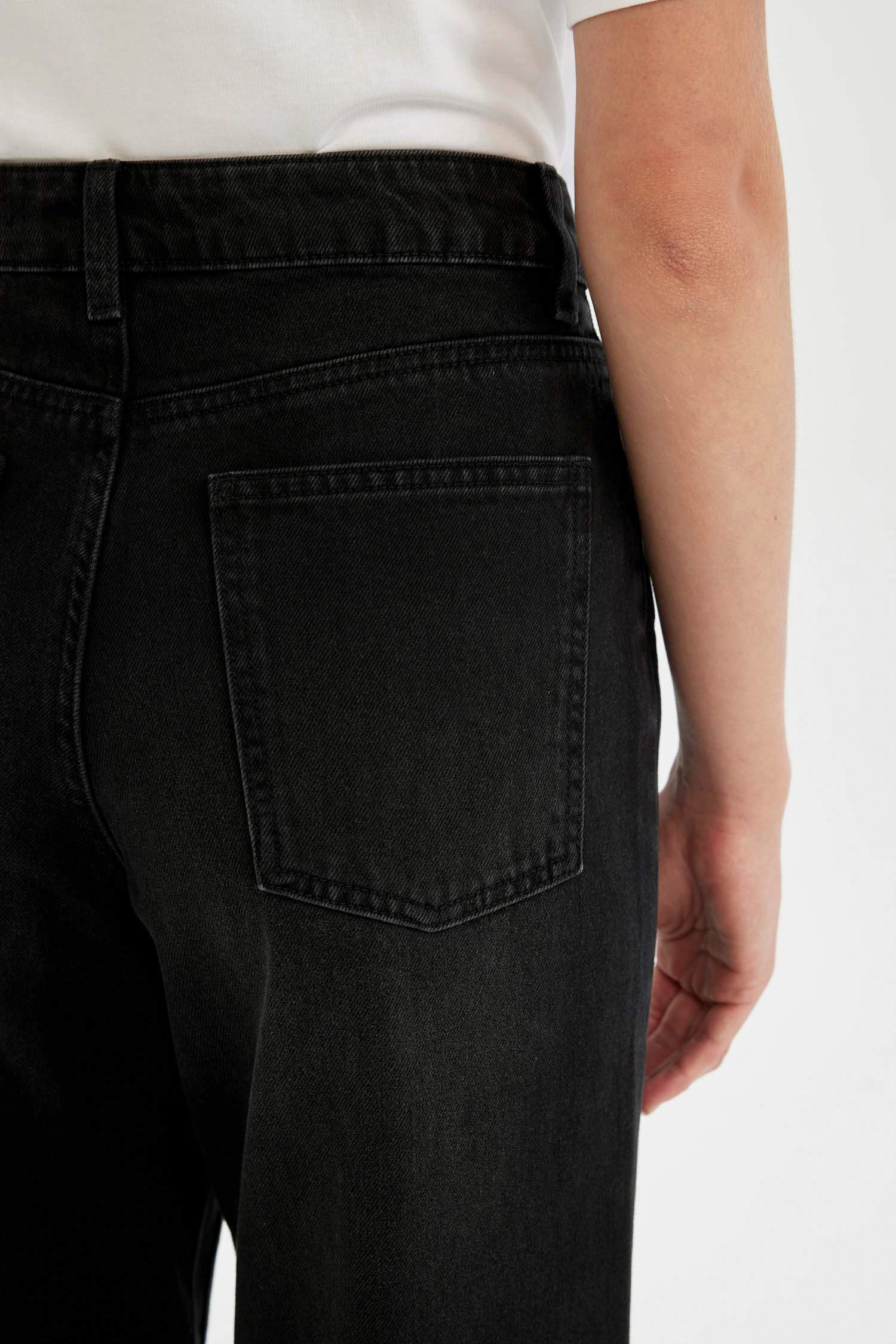 Relax Fit High Waist Ankle Length Jeans