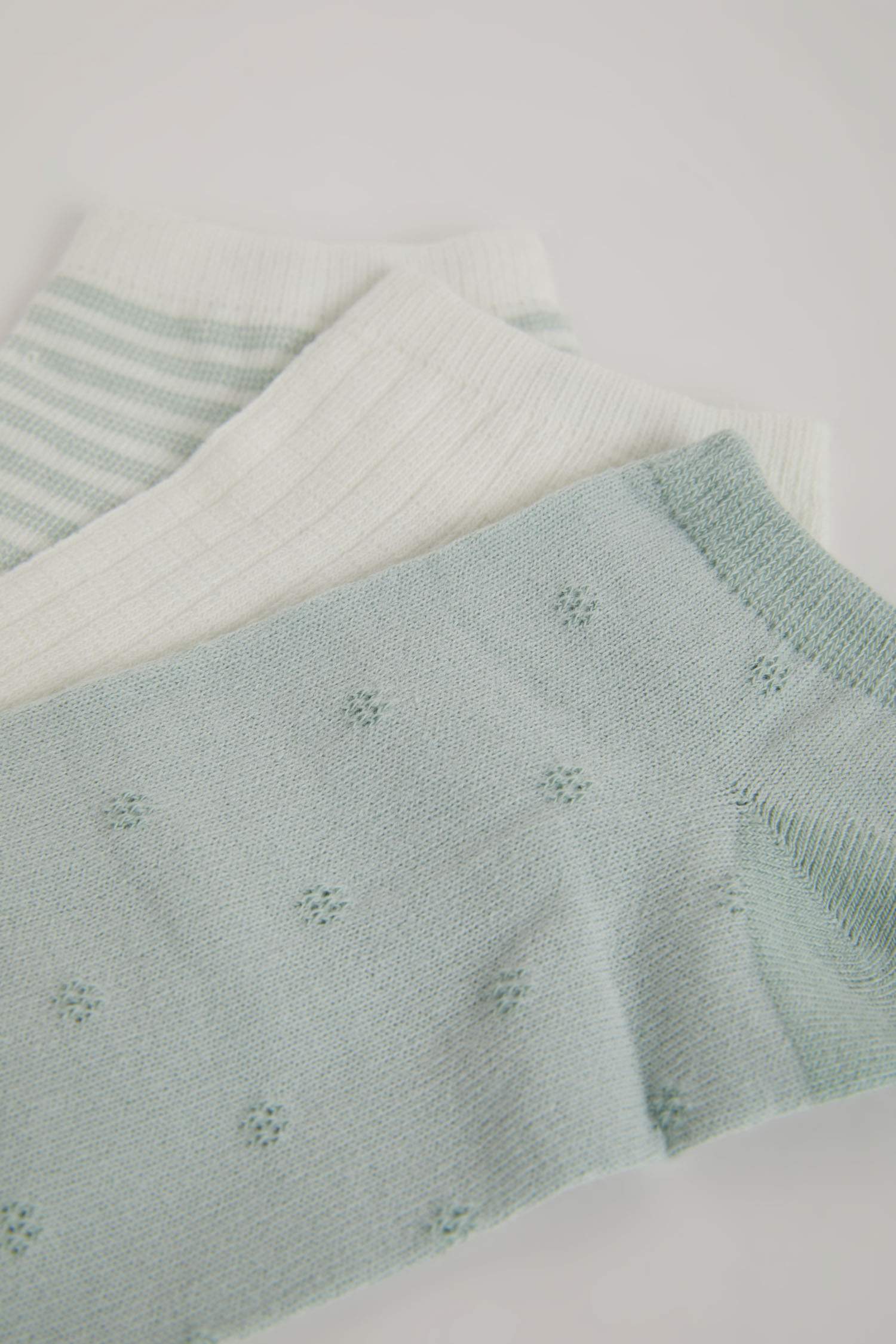 جوارب نسائية قصيرة غير مرئية من 3 قطع