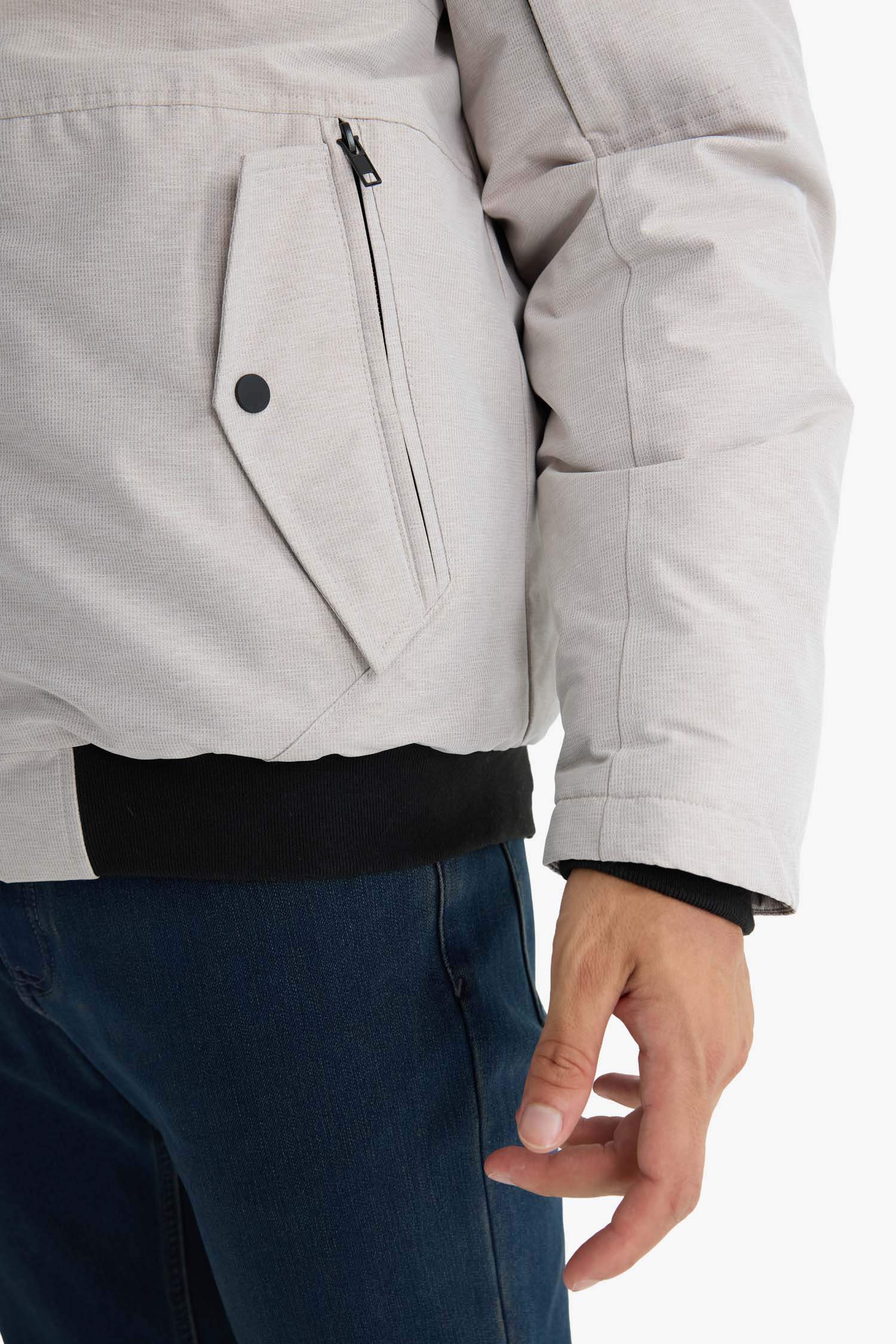 جاكيت بامب قصة عادية بكابيشون