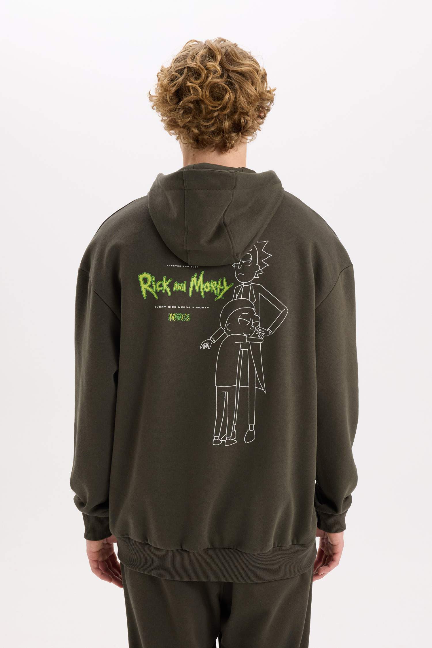 Rick and Morty Boxy Fit Kapüşonlu Sırt Baskılı Sweatshirt