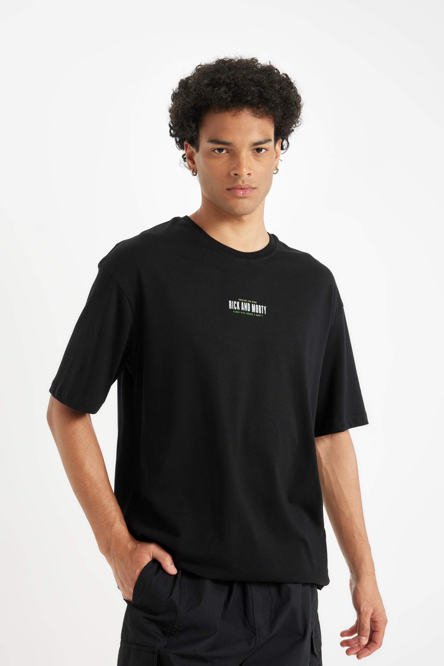 تيشيرت أوفر سايز مطبوع برقبة مستديرة من ريك ومورتي