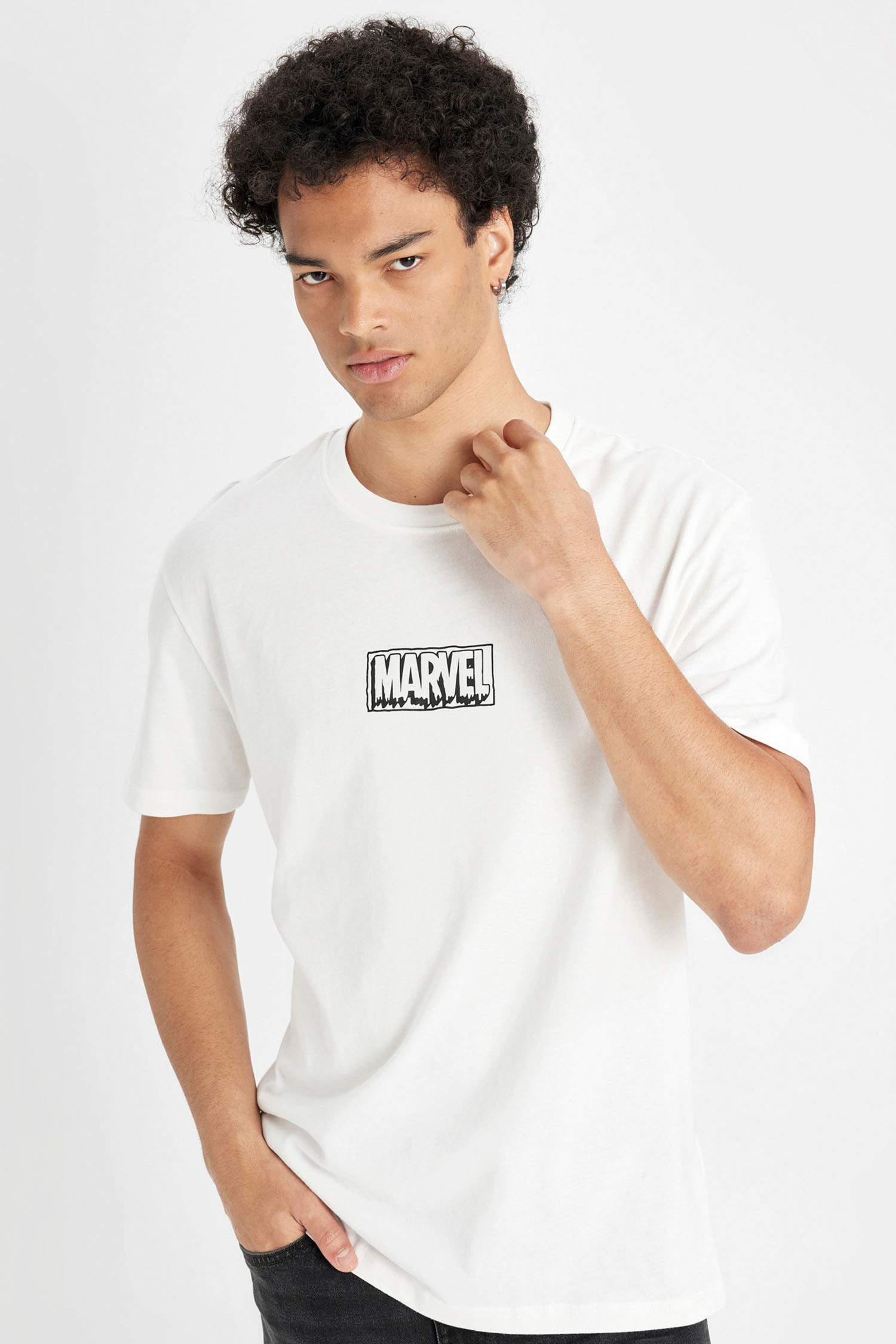 Marvel Logo Only Regular Fit Crew Neck T-Shirt