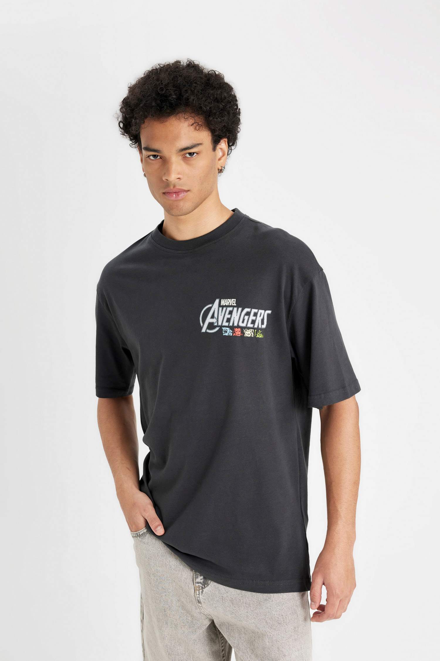 %100 Pamuk Marvel Avengers Boxy Fit Bisiklet Yaka Sırt Baskılı Kısa Kollu Tişört