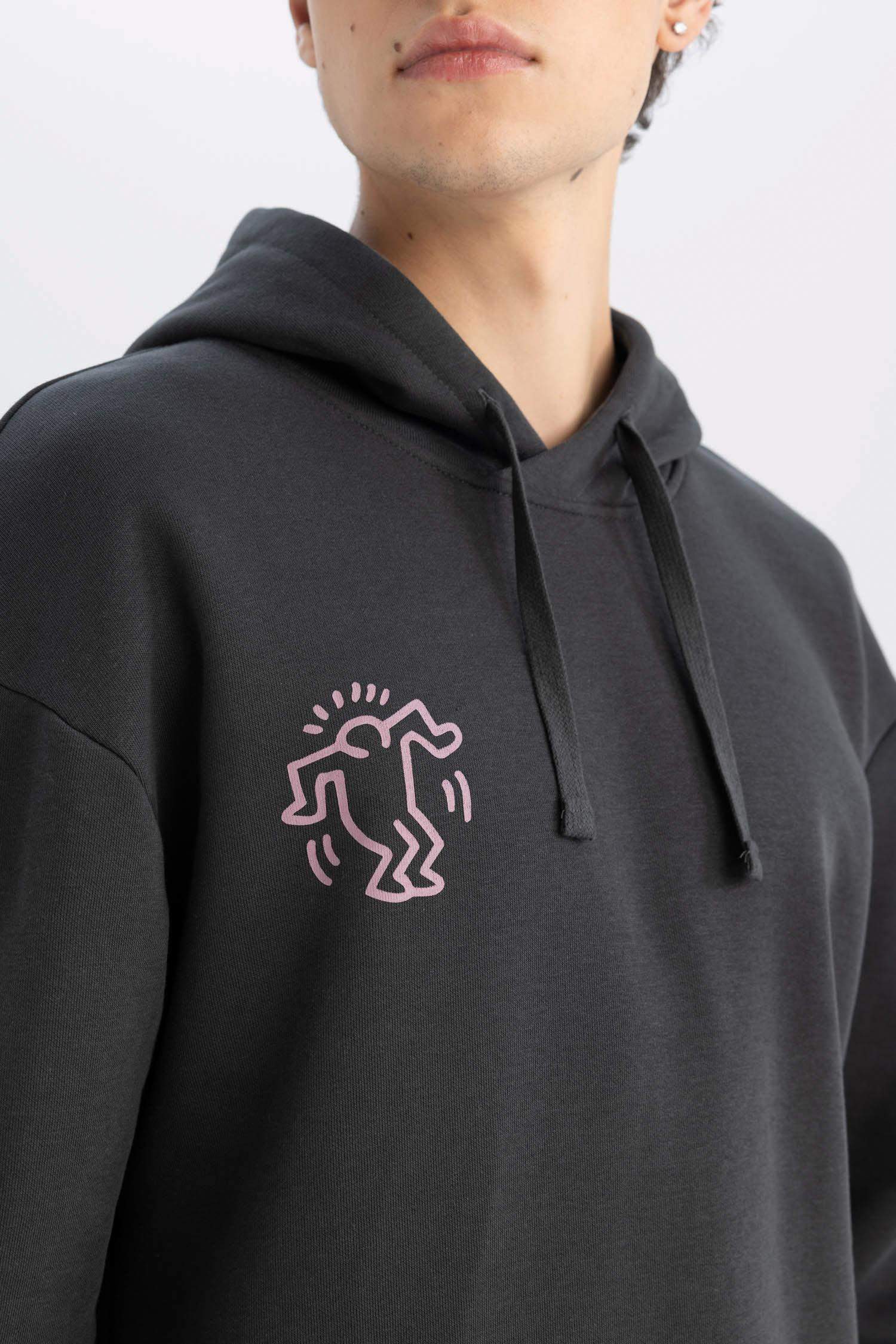 Keith Haring Boxy Fit Kapüşonlu Sırt Baskılı Sweatshirt