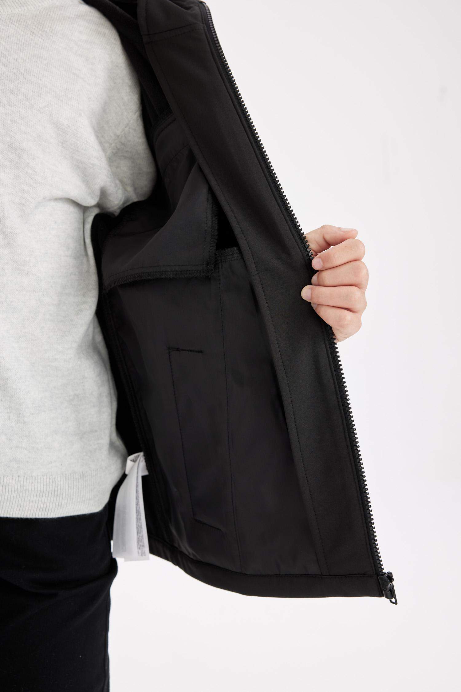 Erkek Çocuk Su İtici Kapüşonlu Polar Astarlı Fermuarlı Yağmurluk