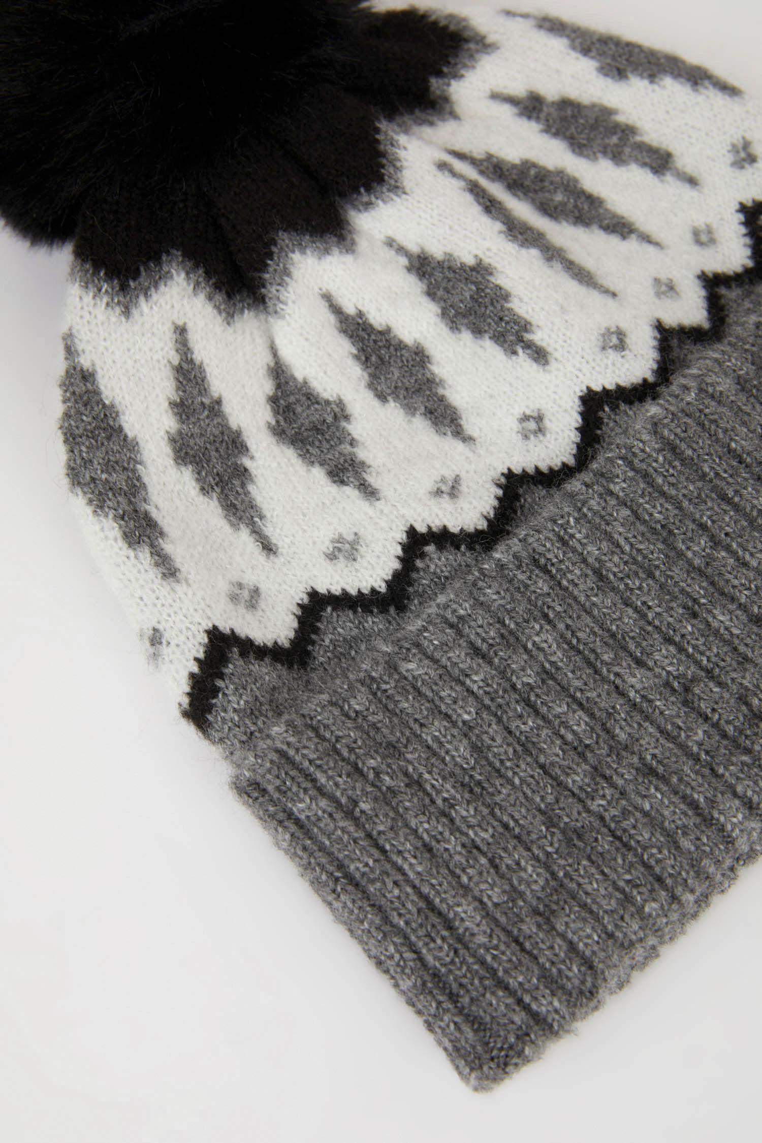 Kadın Jakarlı Ponponlu Bere