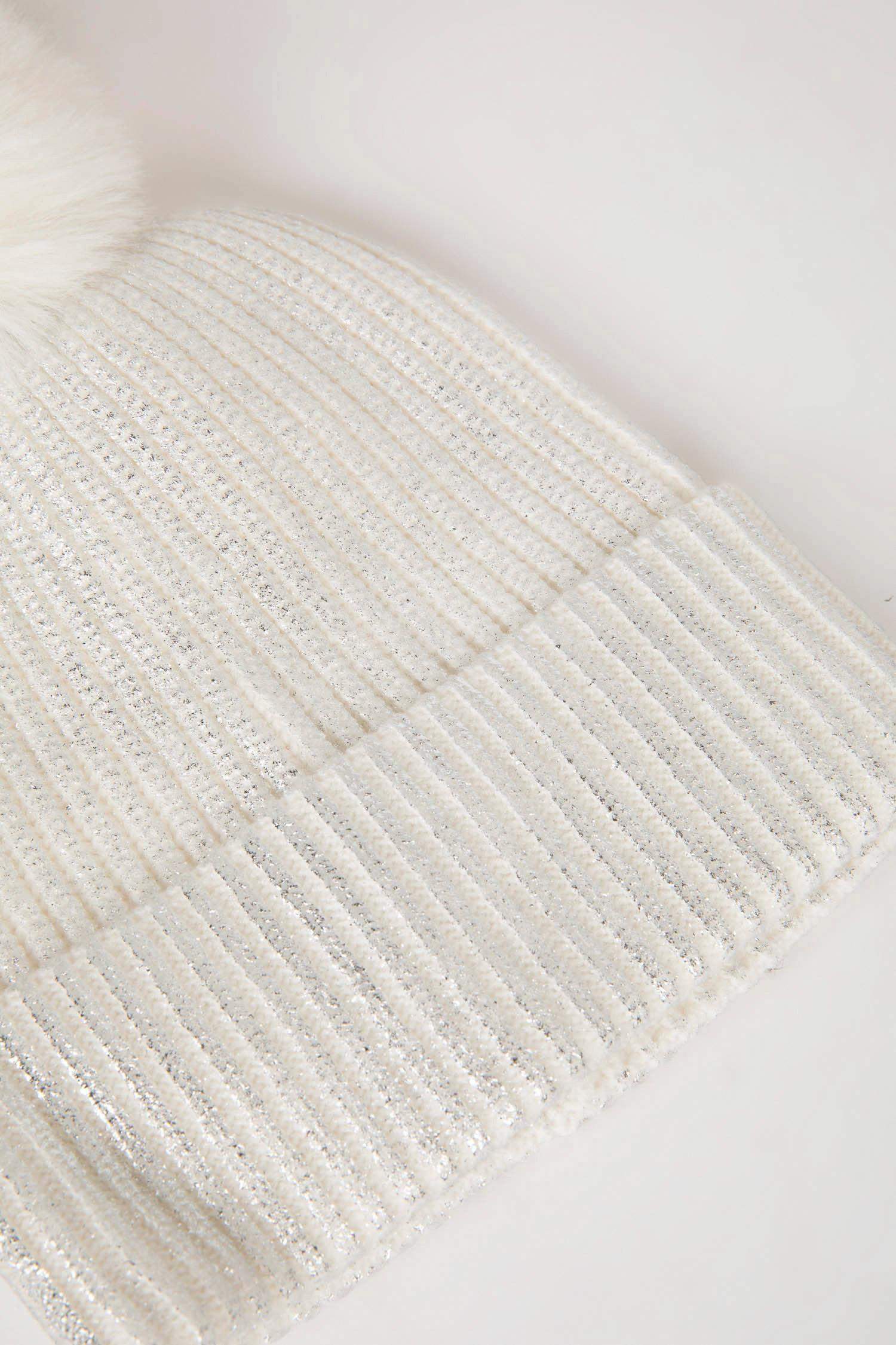 Шапка с принтом для женщин