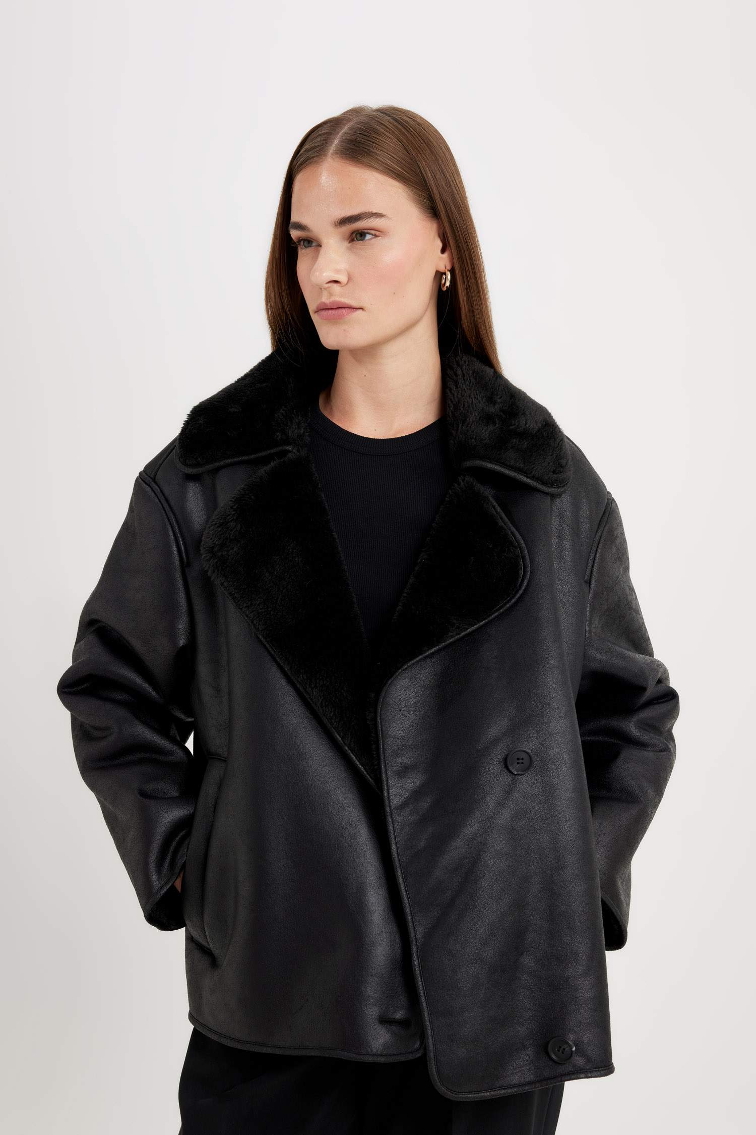 جاكيت شمواه جلد صناعي قصة مريحة مبطن بفرو إصطناعي