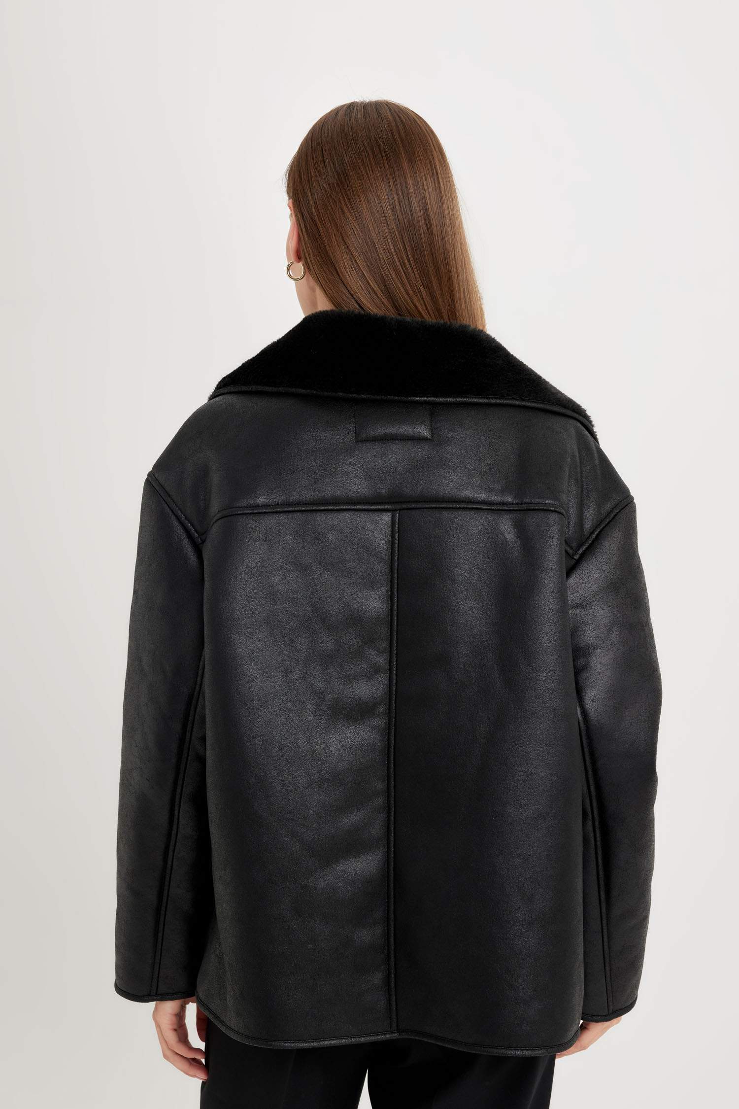 جاكيت شمواه جلد صناعي قصة مريحة مبطن بفرو إصطناعي