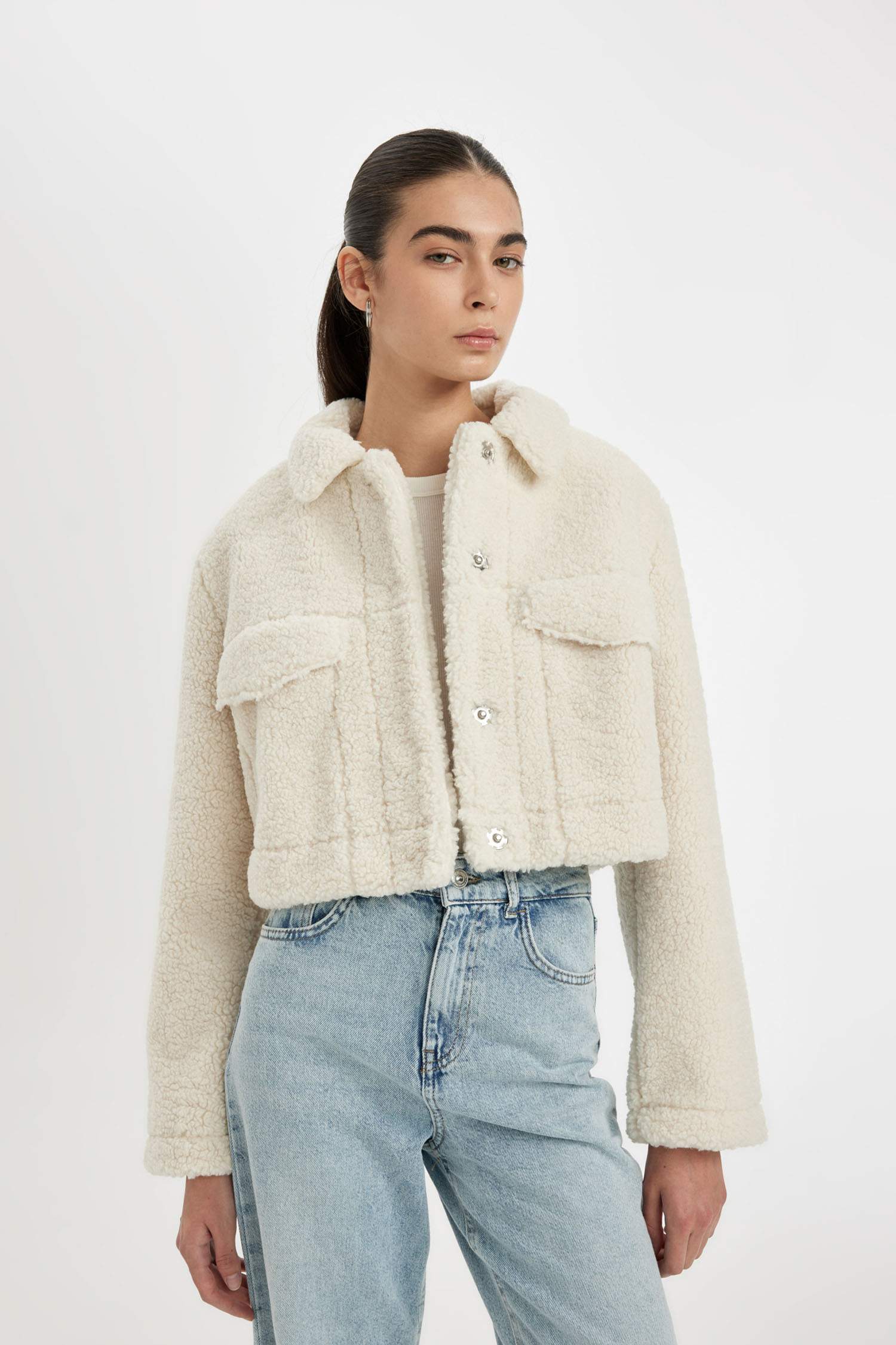 Cropped Fit Gömlek Yaka Çıtçıtlı Crop Pelüş Ceket