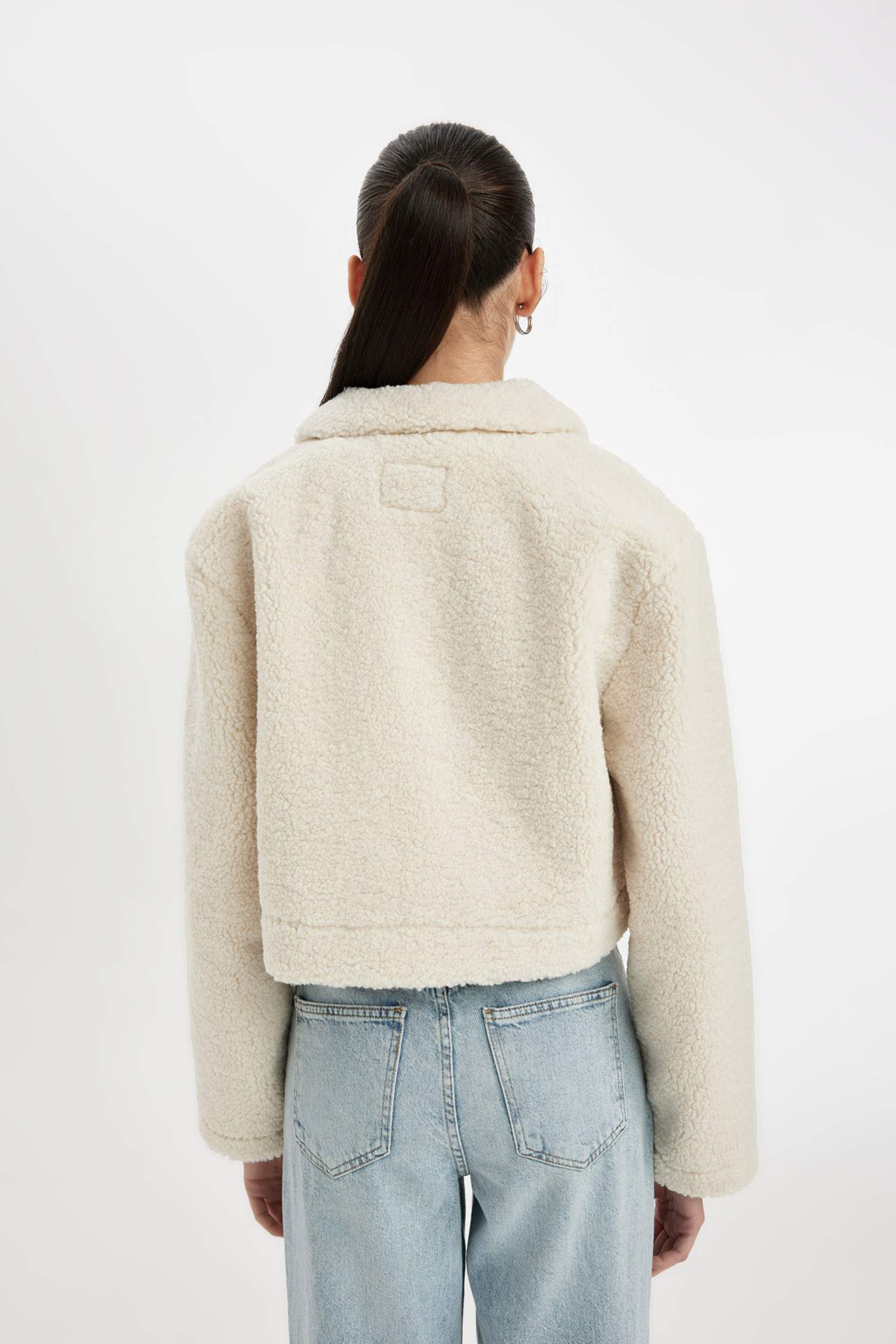 Cropped Fit Gömlek Yaka Çıtçıtlı Crop Pelüş Ceket