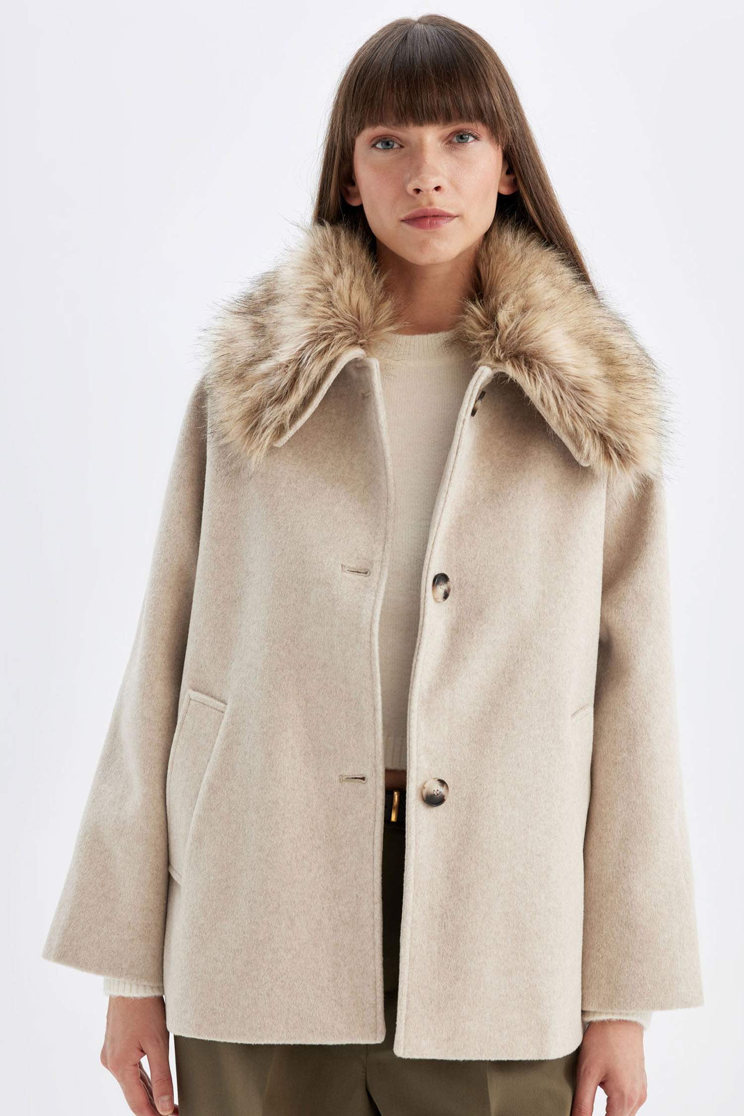 Kısa Kaşe Kaban Suni Kürklü Çıkarılabilir Yaka Düğmeli Cepli