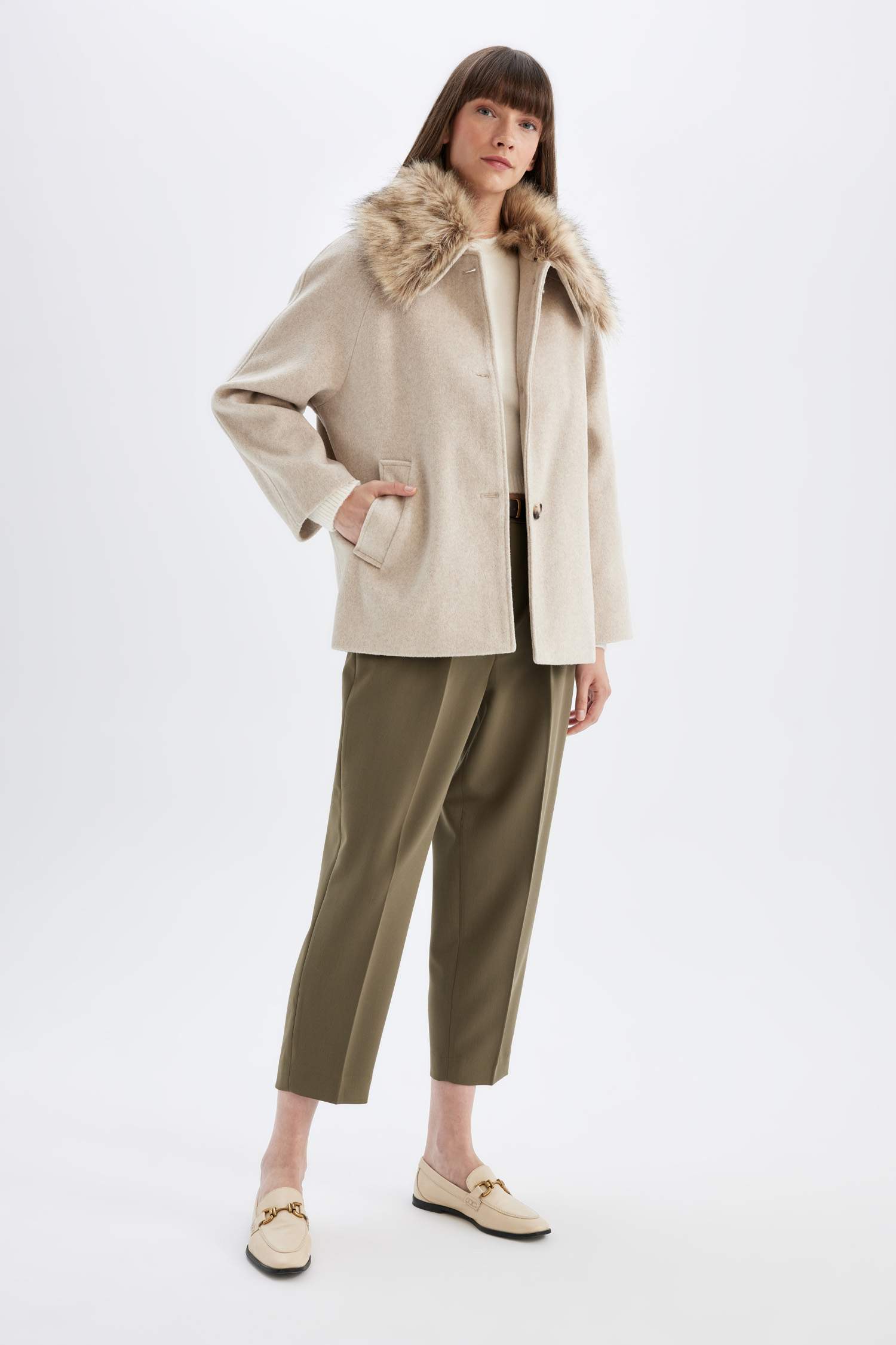 Kısa Kaşe Kaban Suni Kürklü Çıkarılabilir Yaka Düğmeli Cepli