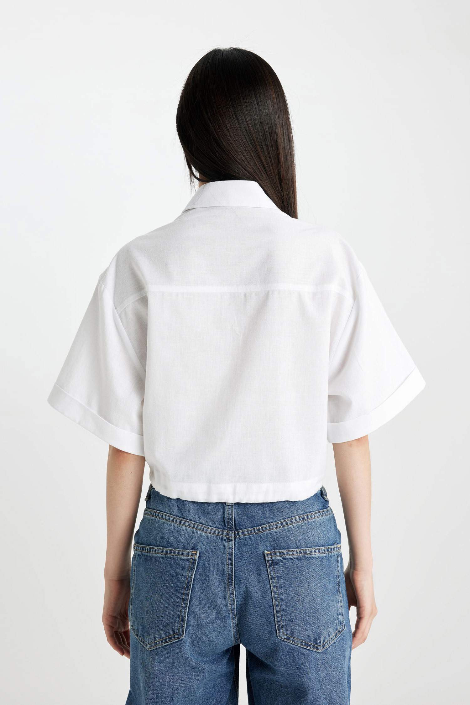 Cropped Fit Gömlek Yaka Keten Karışımlı Kısa Kollu Bluz