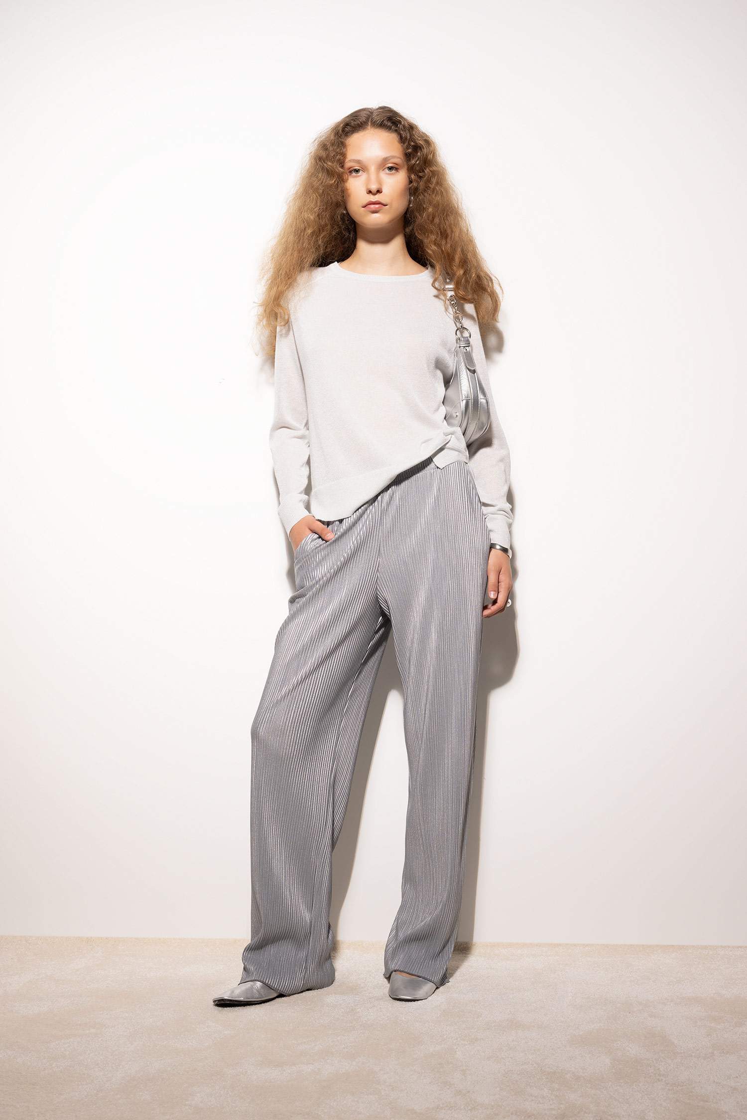 بلوفر تريكو قصة عادية برقبة مستديرة