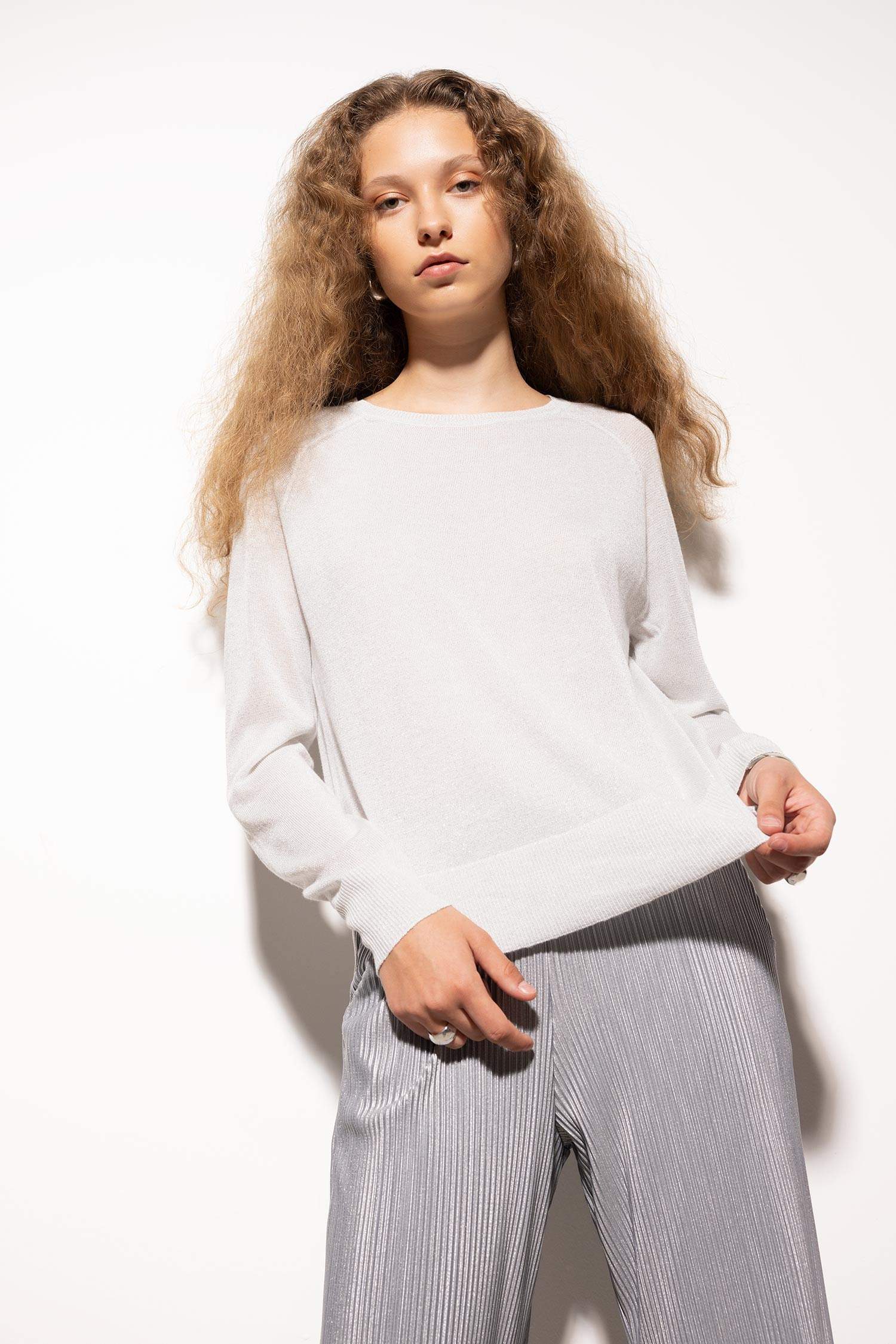 بلوفر تريكو قصة عادية برقبة مستديرة