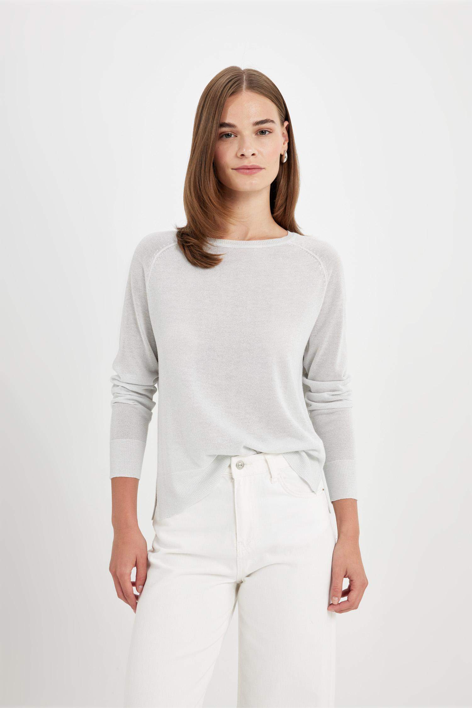 بلوفر تريكو قصة عادية برقبة مستديرة