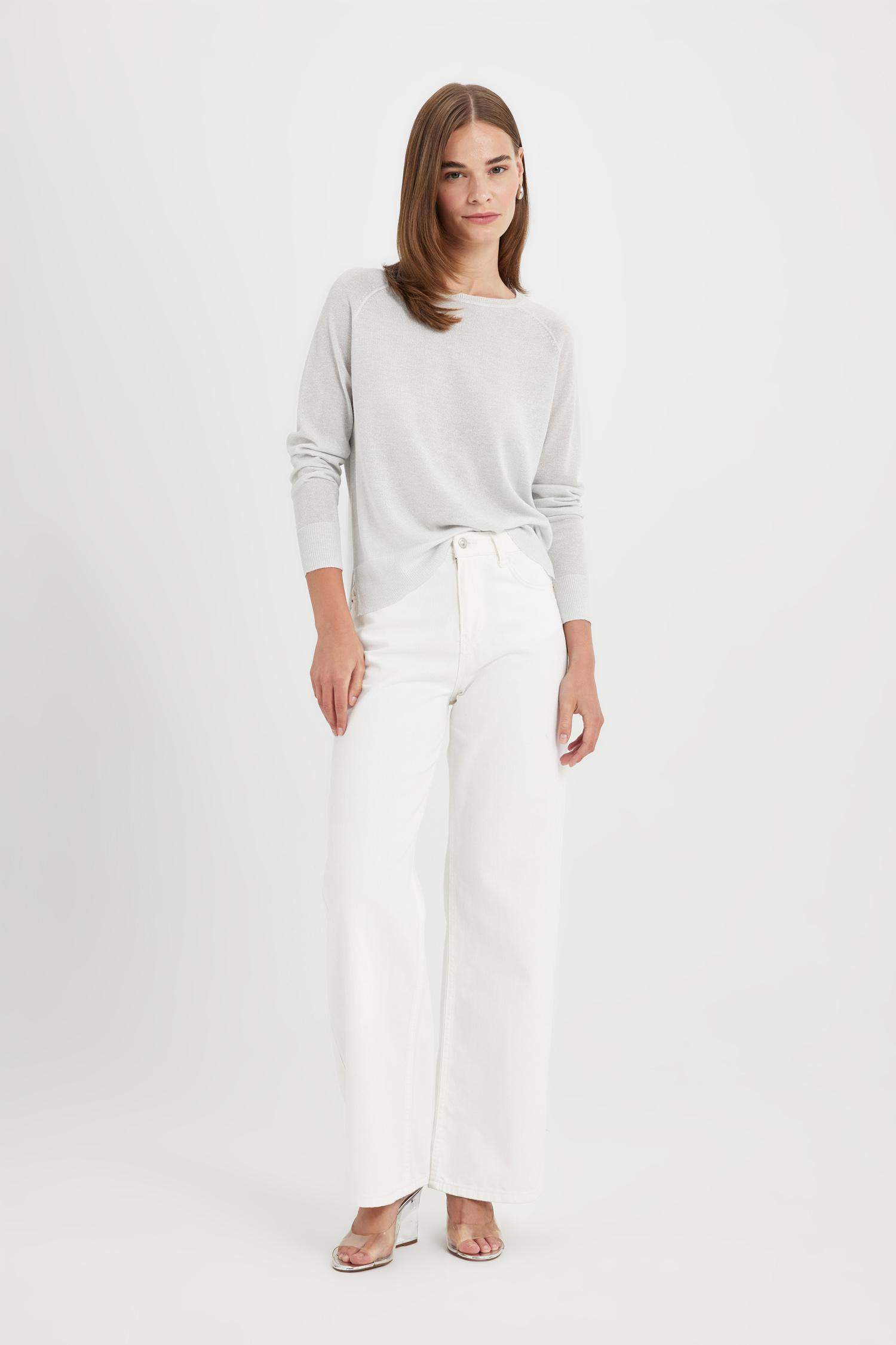 بلوفر تريكو قصة عادية برقبة مستديرة