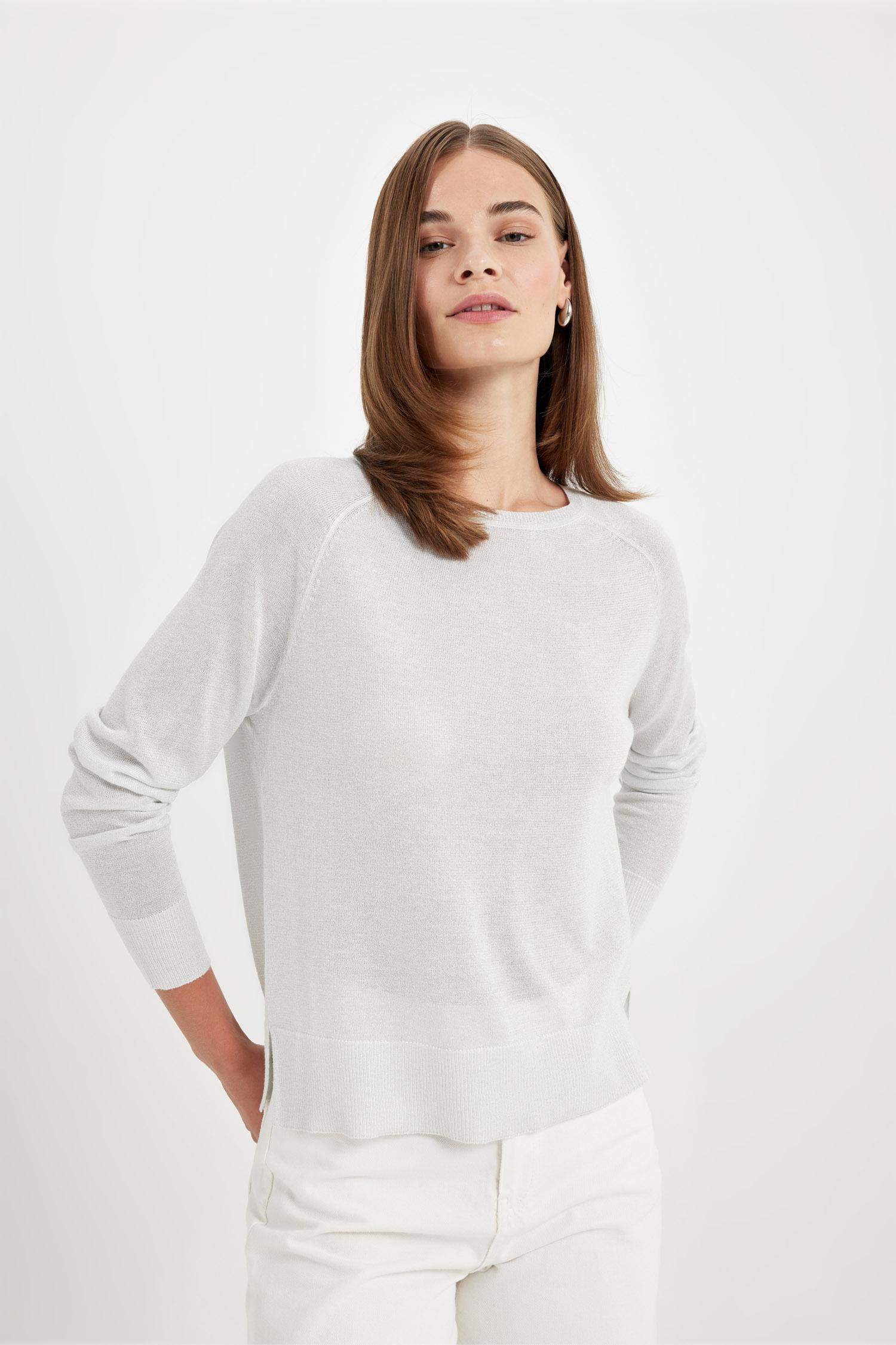 بلوفر تريكو قصة عادية برقبة مستديرة