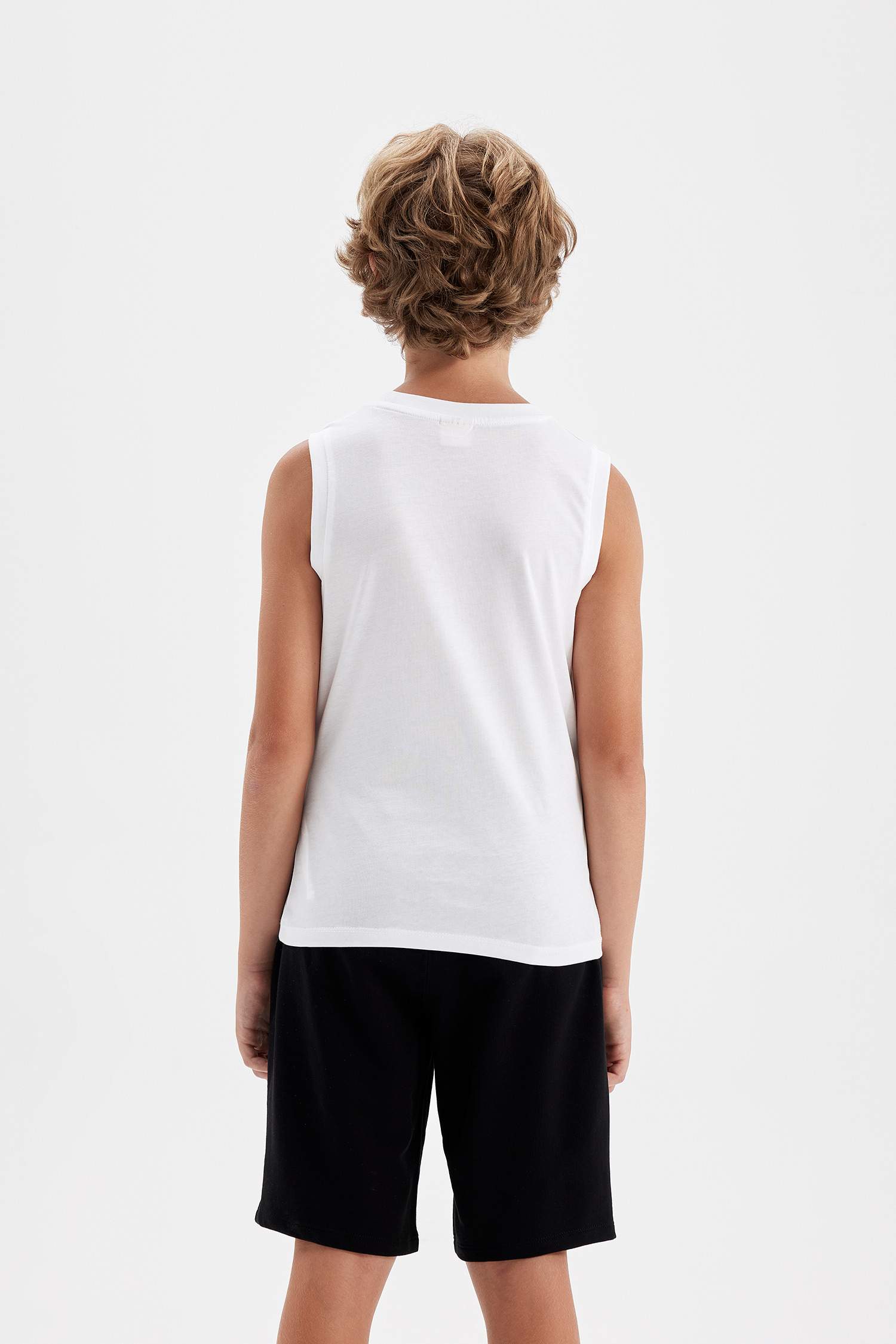 تيشيرت كت ولادي قصة عادية بدون كم برقبة مستديرة