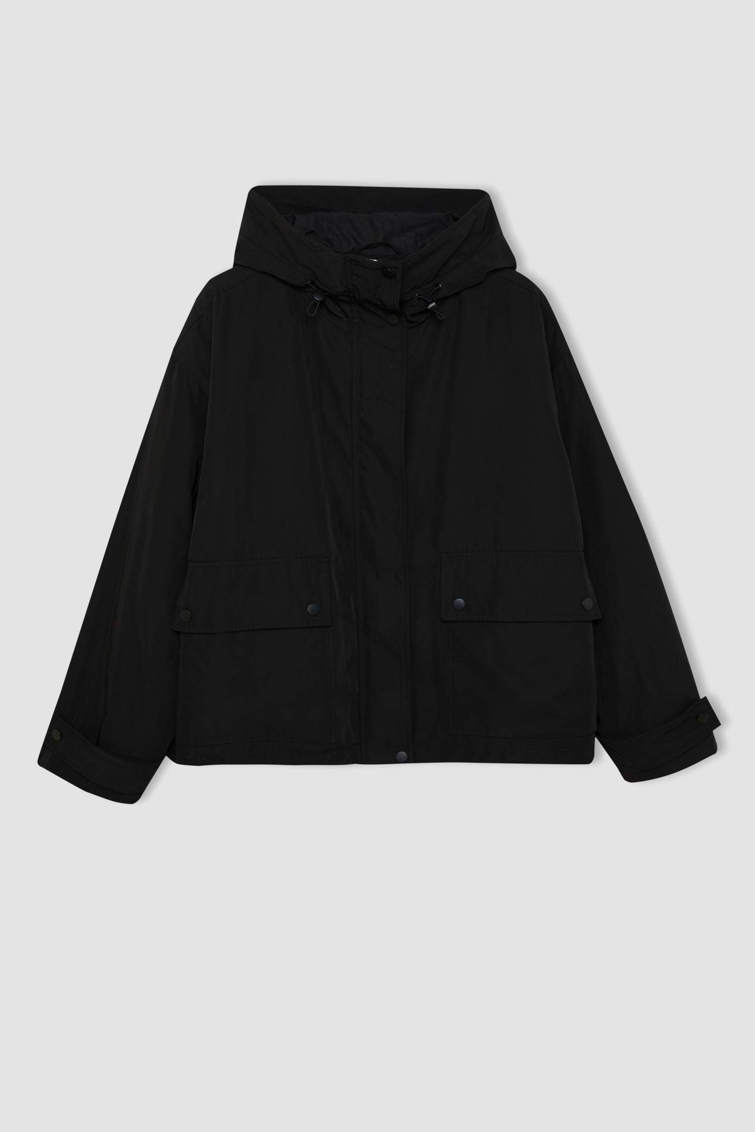 Su Geçirmez Kapüşonlu Cepli Çıtçıtlı İçi Çıkarılabilir Mont
