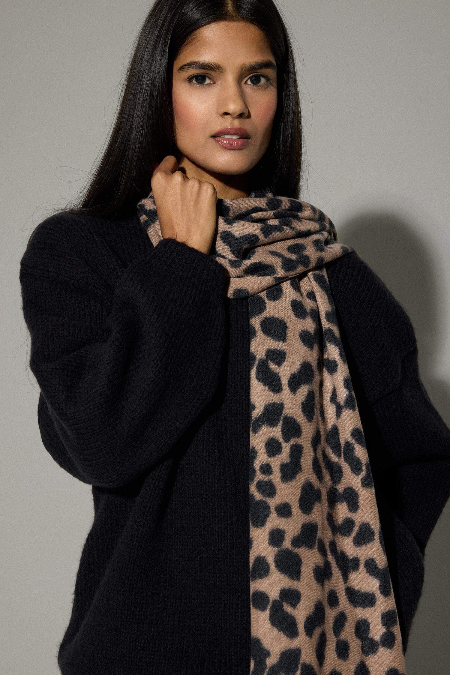 Woman Leopard Print Neck Scarf