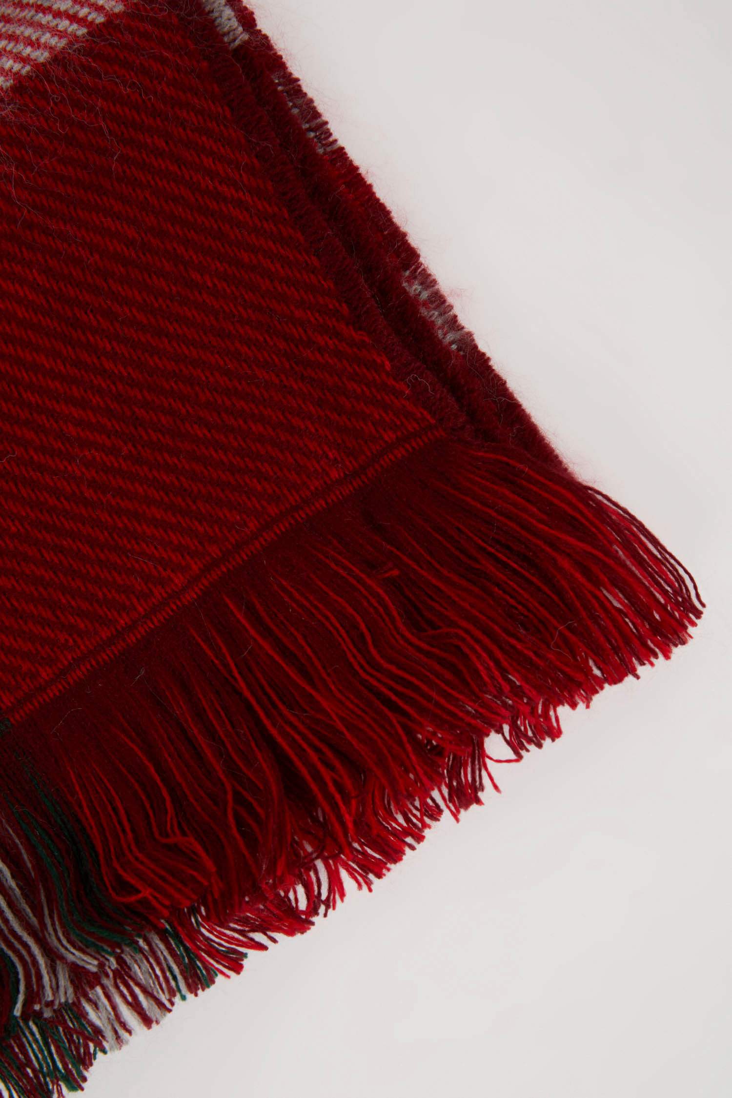 Kadın Yılbaşı Temalı Kareli Atkı