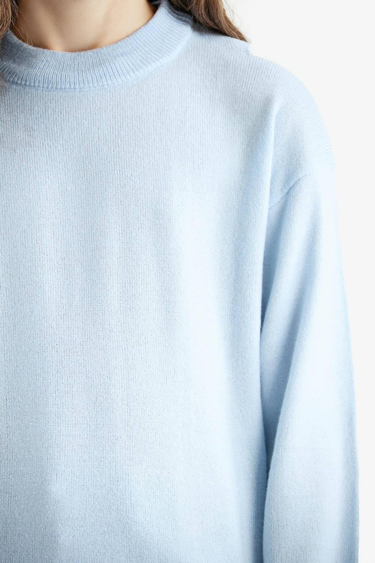 بلوفر قصة عادية بياقة مستديرة