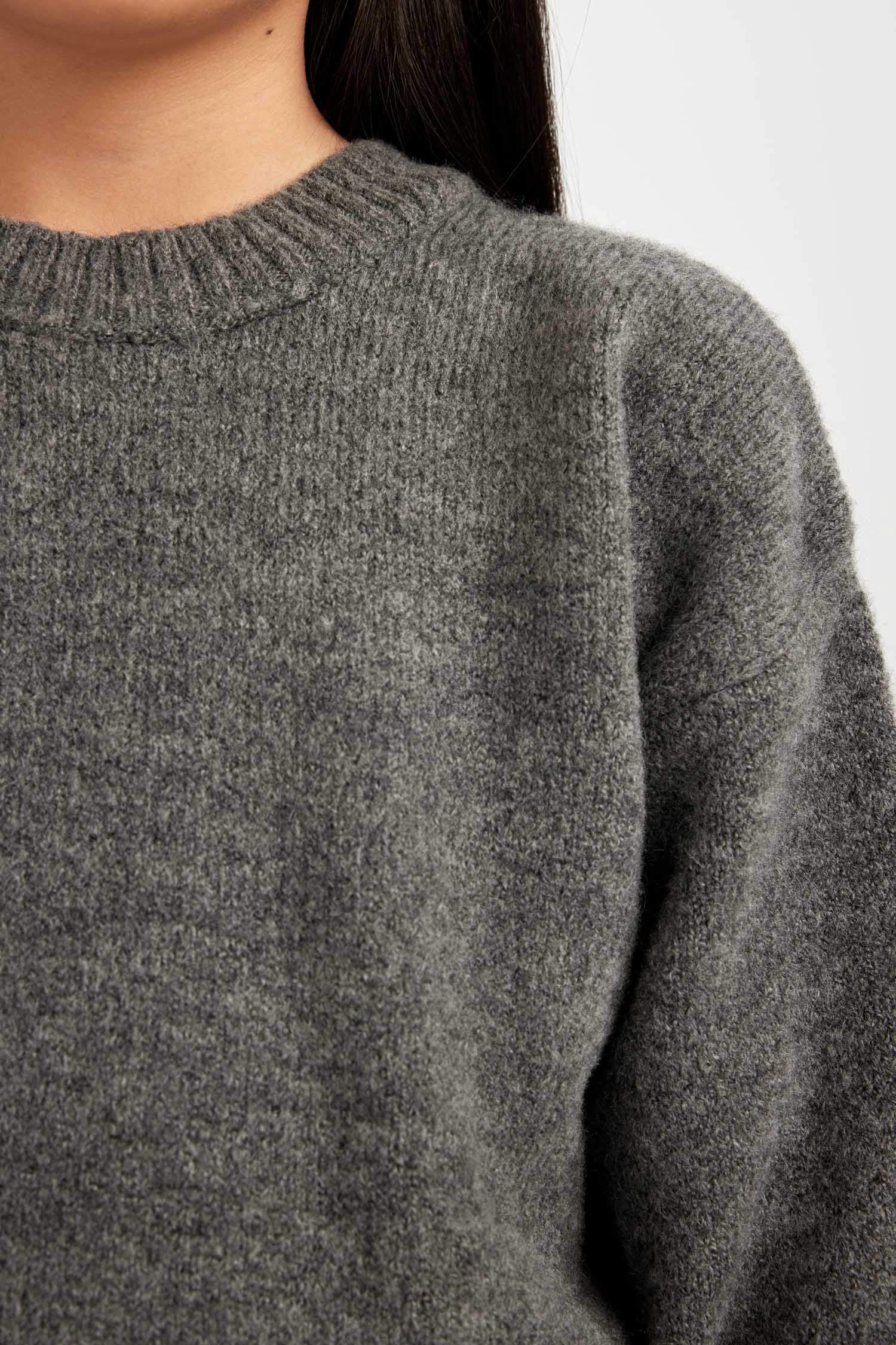 Girl Standard Fit Crew Neck Basic Pullover