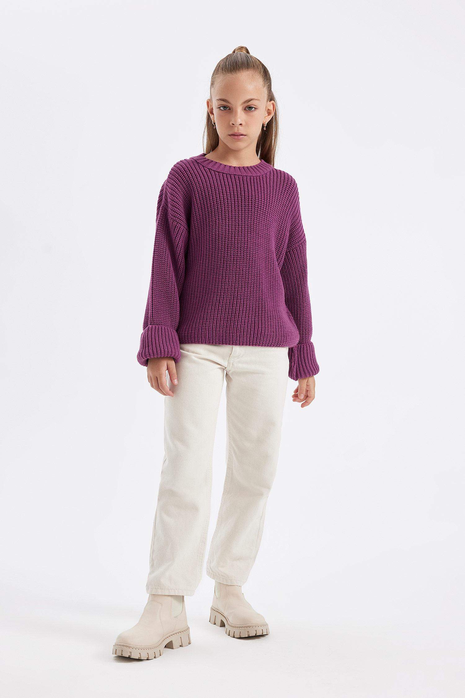 Свитер стандартного кроя с круглым вырезом для девочек