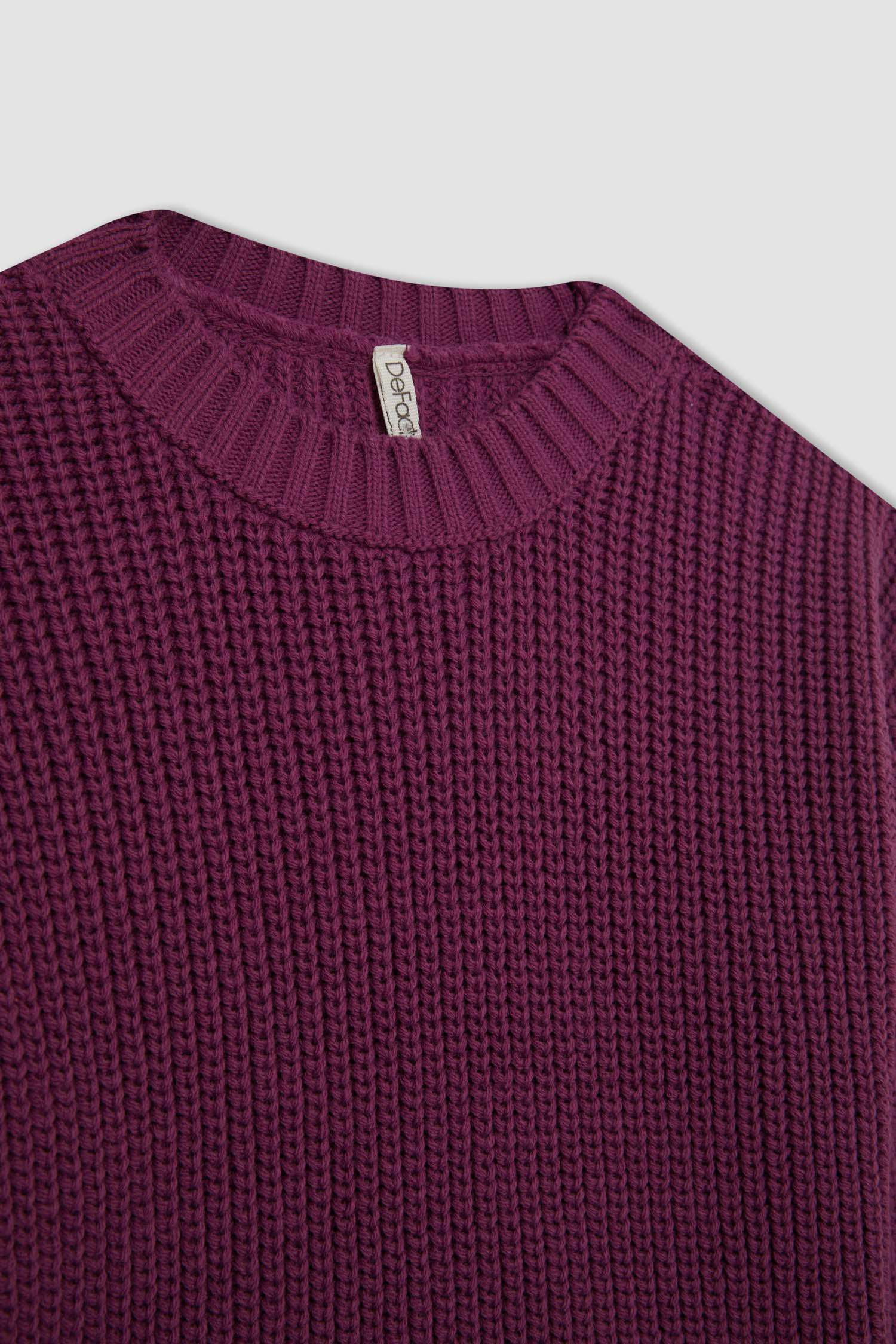 Свитер стандартного кроя с круглым вырезом для девочек