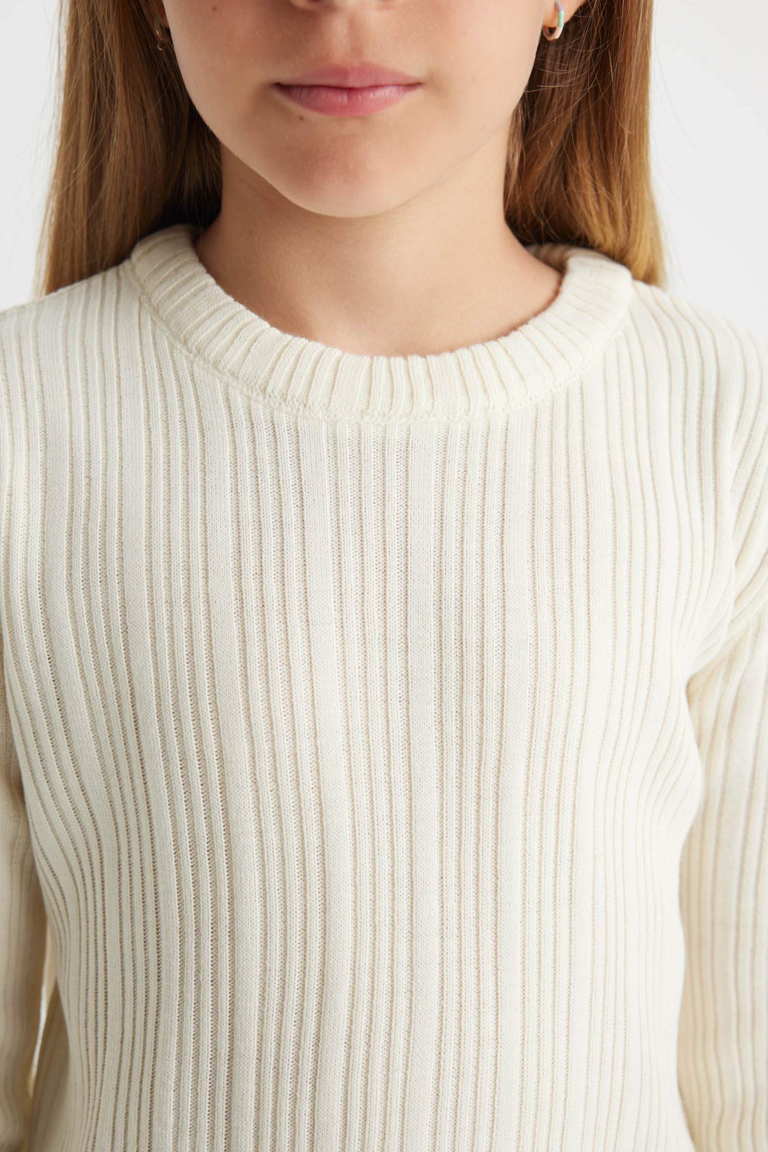 Pull tricot à col rond en écru à coupe standard pour Fille