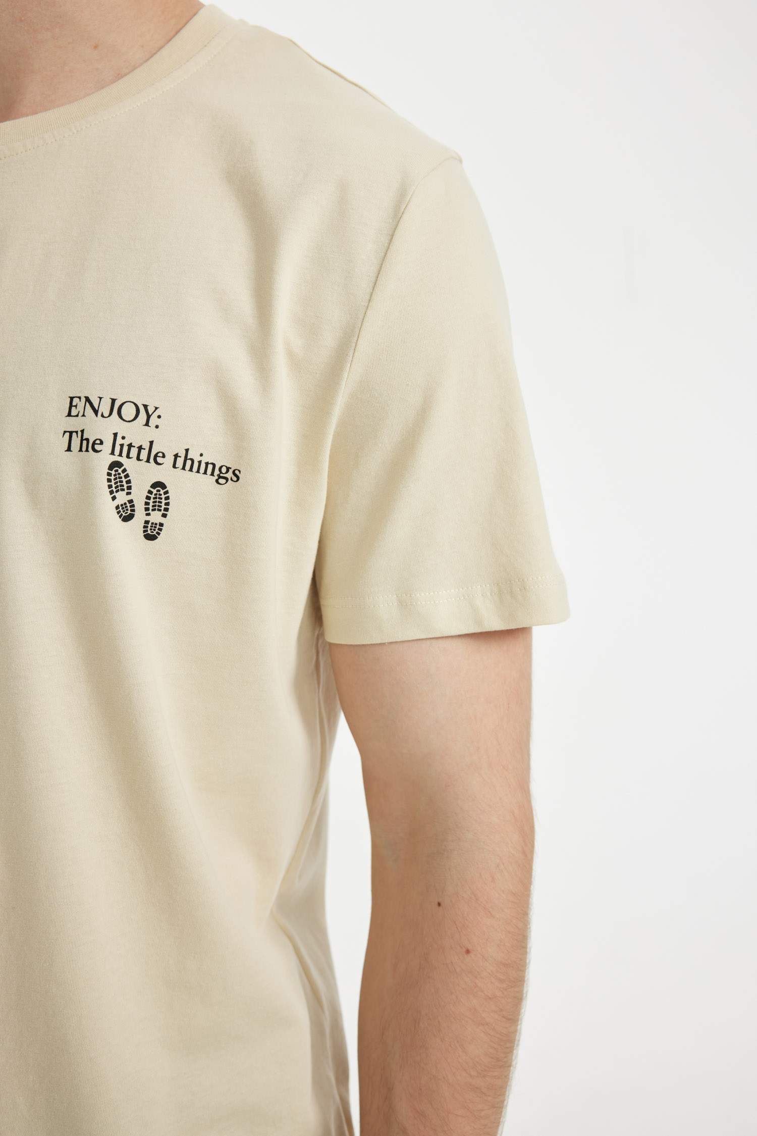 Slim Fit Crew Neck Printed Short Sleeve T-Shirt