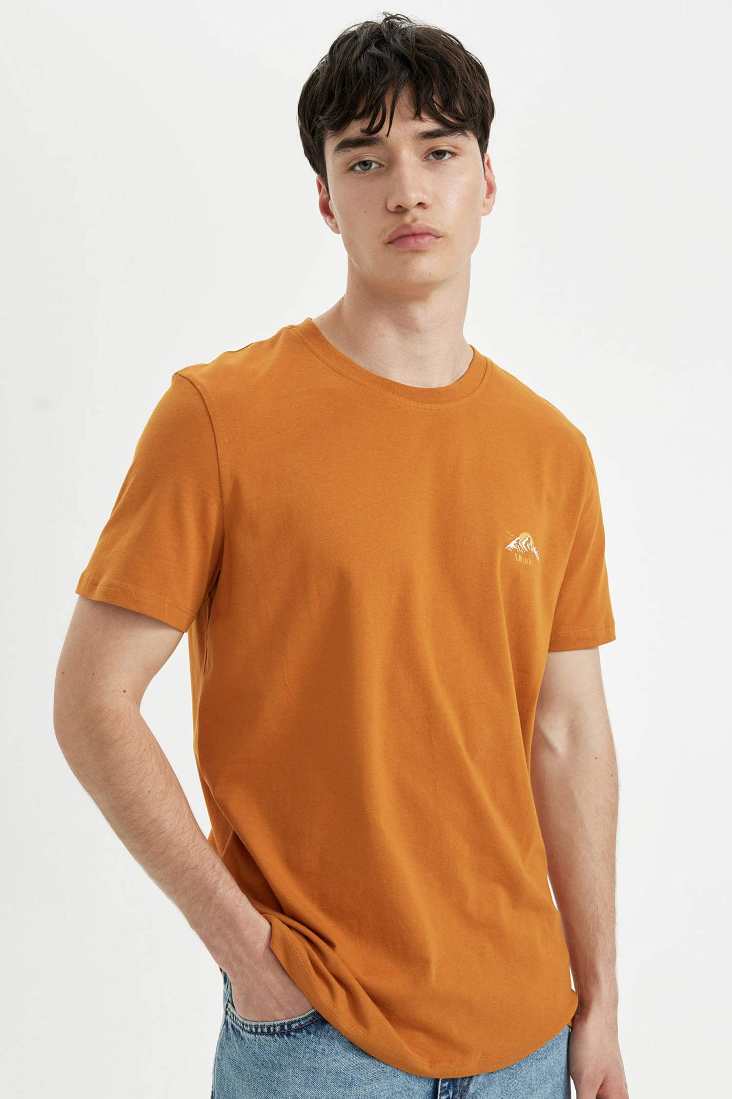 Slim Fit Crew Neck Printed Short Sleeve T-Shirt