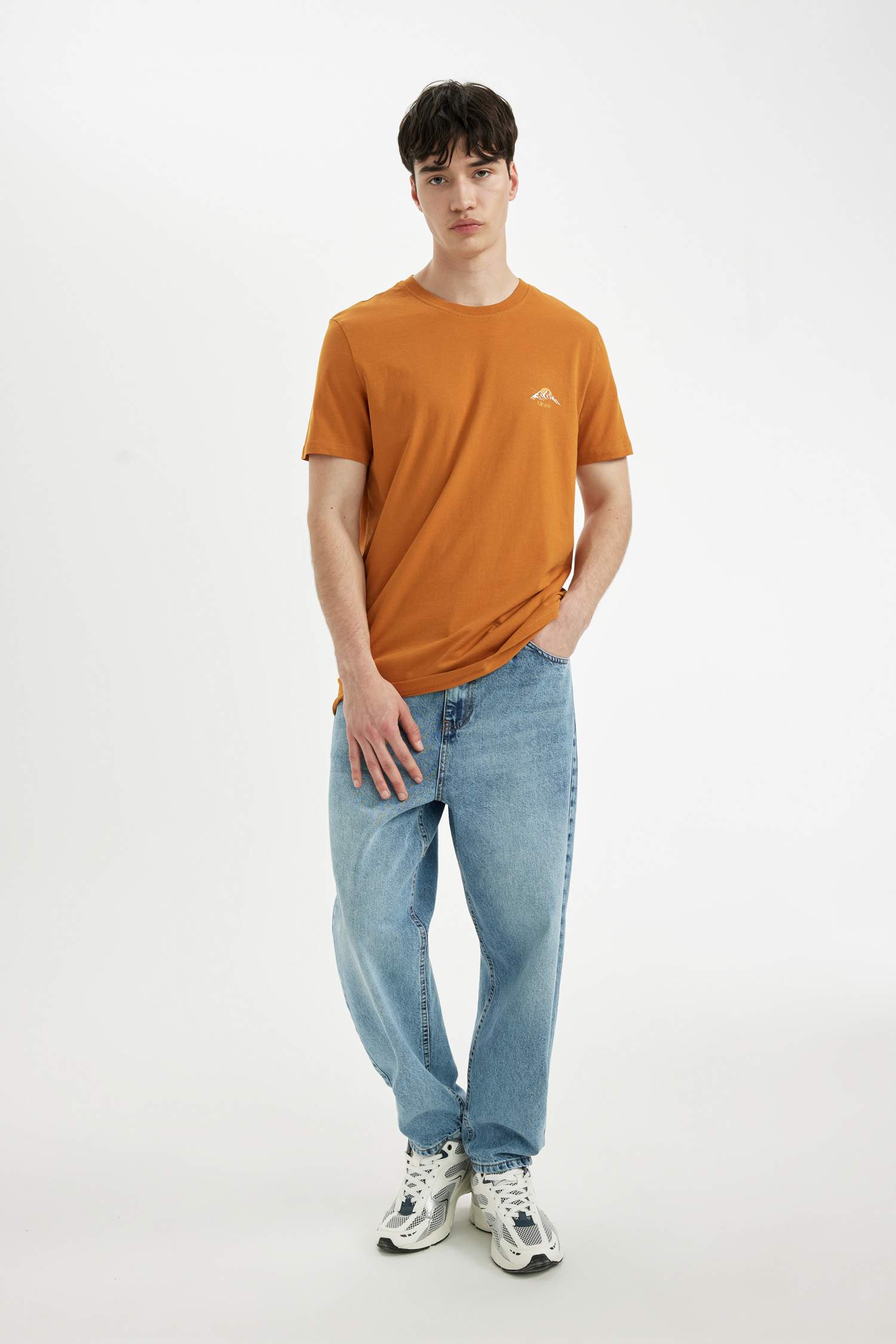 Slim Fit Crew Neck Printed Short Sleeve T-Shirt