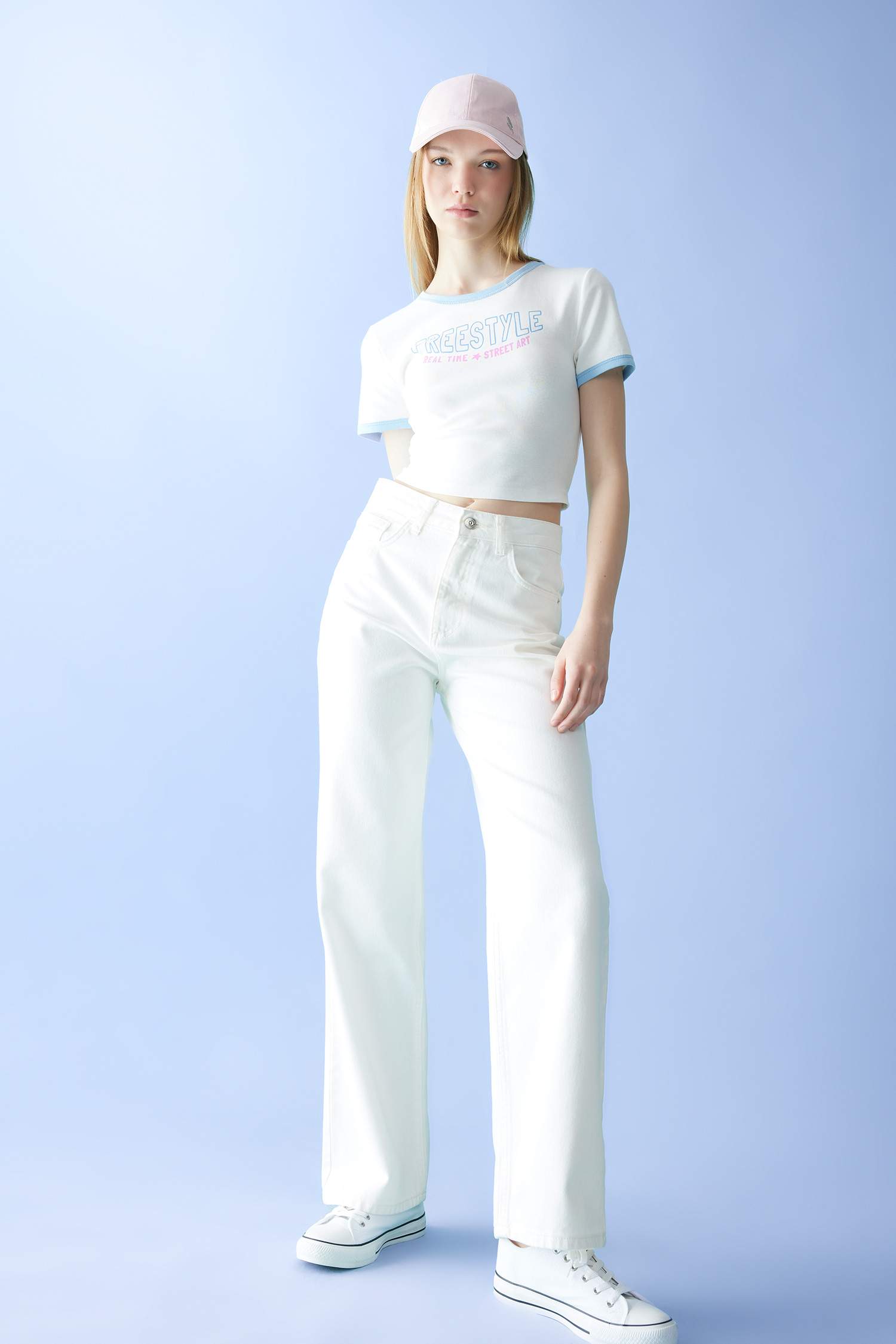 تيشيرت نص كم مضلع سليم فيت برقبة مستديرة