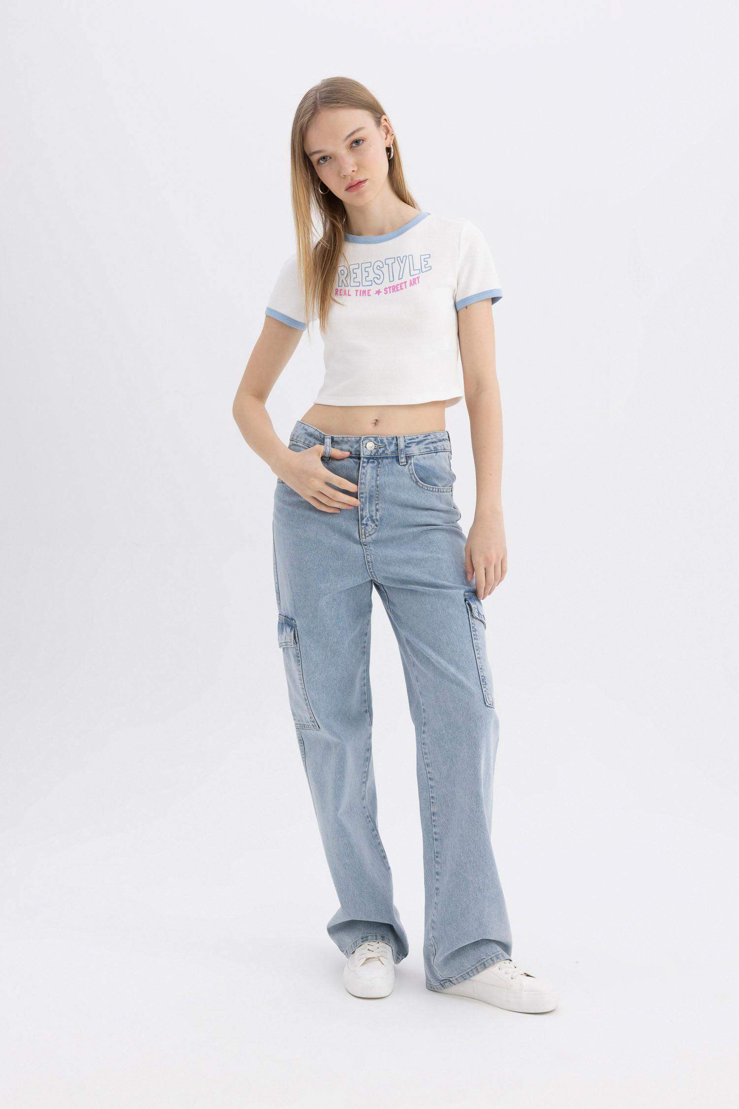 تيشيرت نص كم مضلع سليم فيت برقبة مستديرة